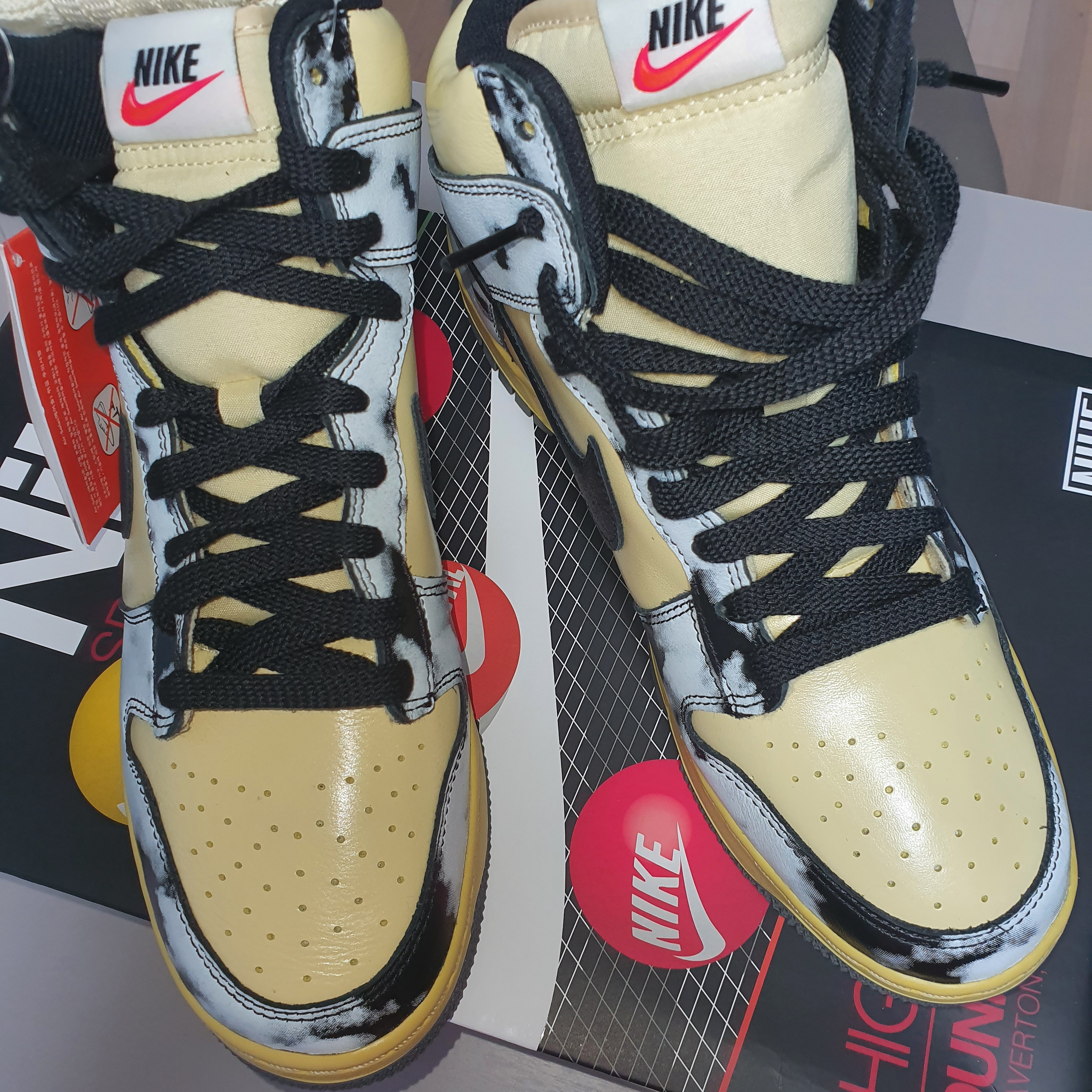 Nike Dunk High 1985 SP Black Acid Wash 착용 스타일 - 2