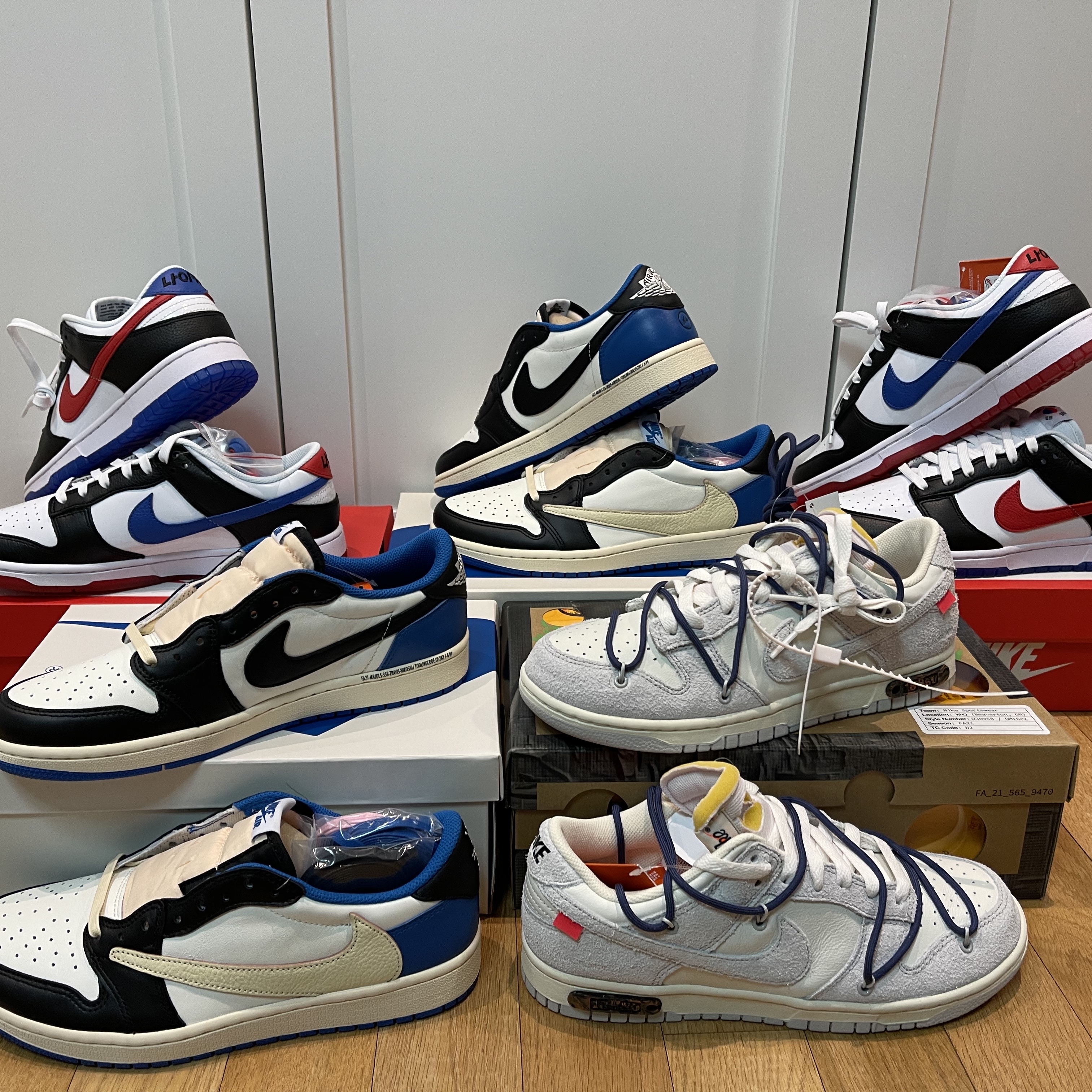 Nike Dunk Low SE Seoul, Jordan 1 x Travis Scott x Fragment Retro Low OG SP Military Blue 착용 스타일 - 3