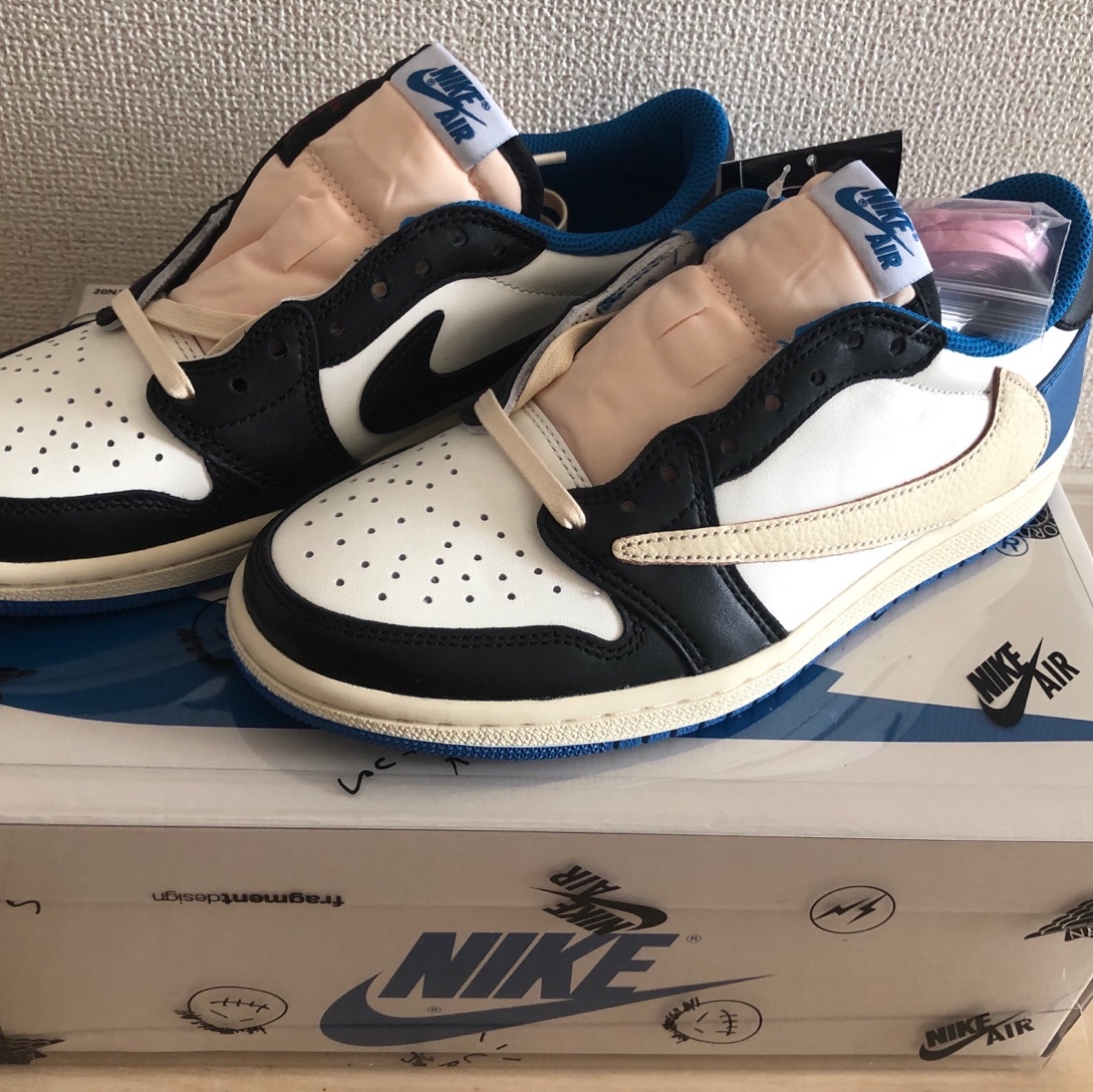 Jordan 1 x Travis Scott x Fragment Retro Low OG SP Military Blue 착용 스타일 - 1