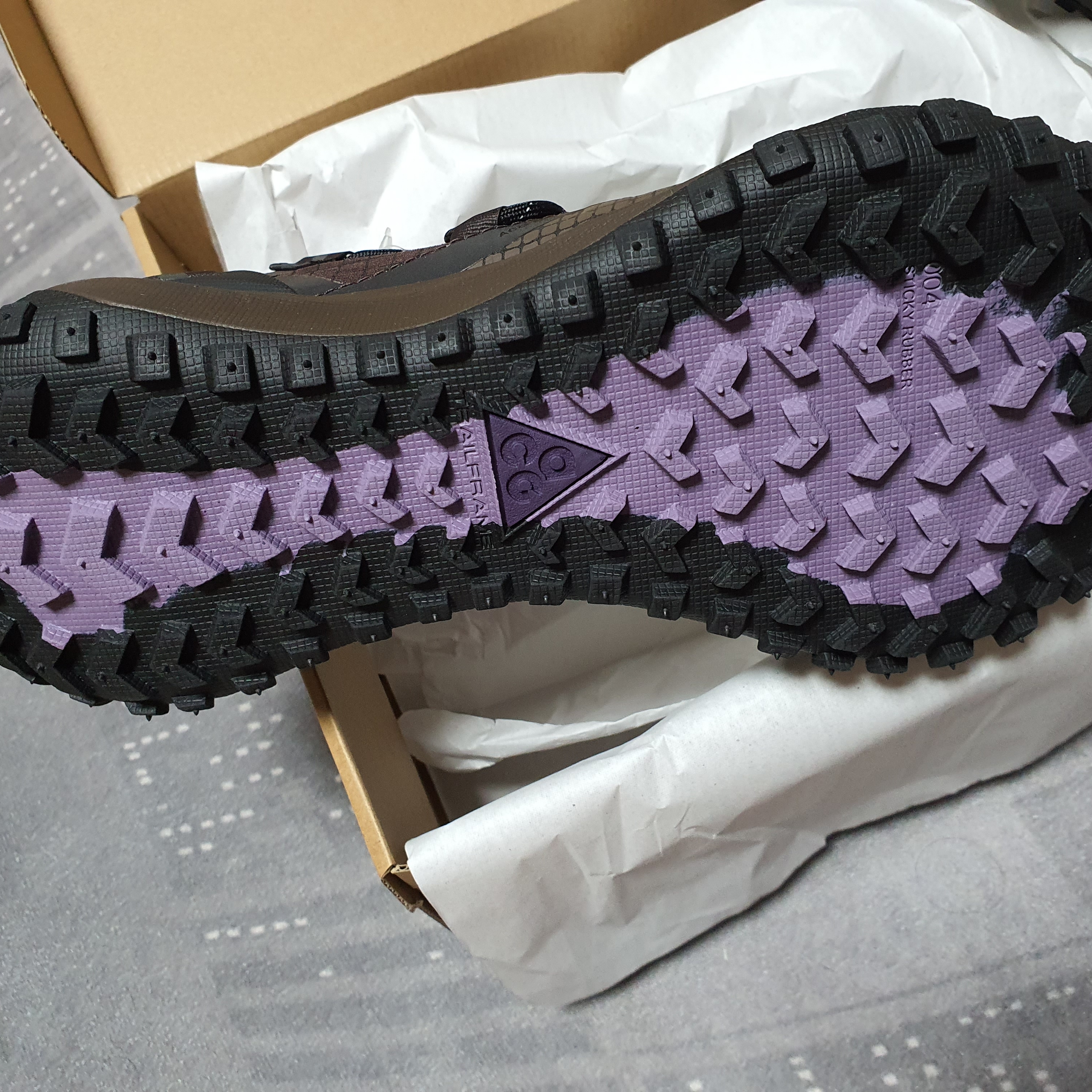 Nike ACG Mountain Fly Low Brown Basalt 착용 스타일 - 3