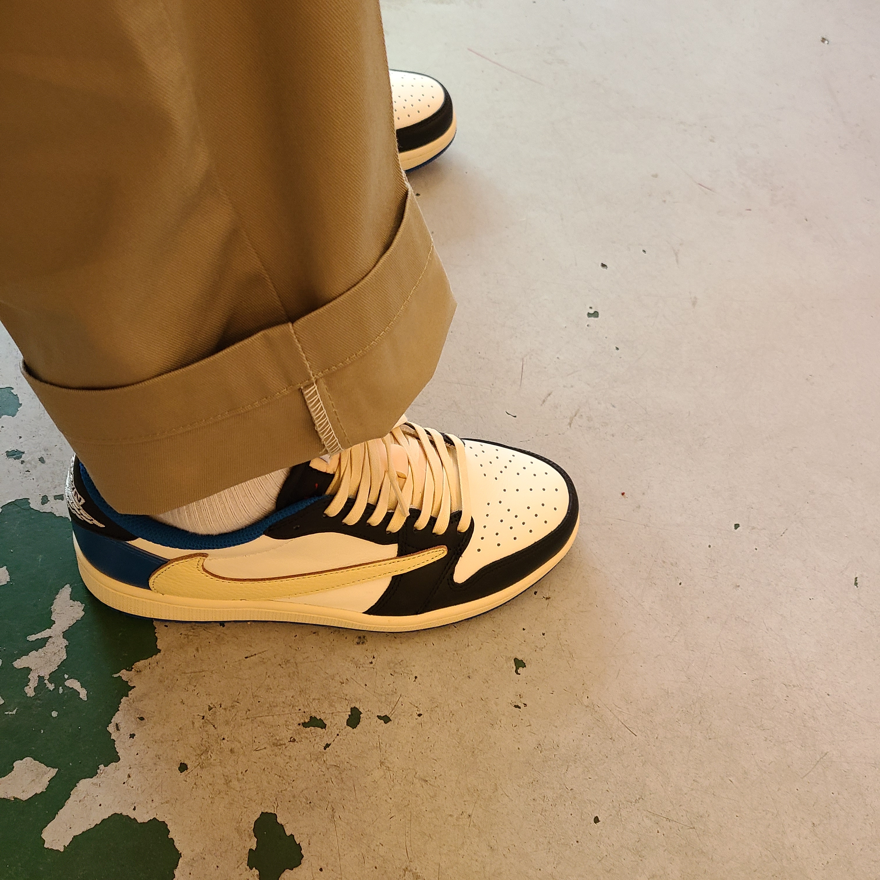 Jordan 1 x Travis Scott x Fragment Retro Low OG SP Military Blue 착용 스타일