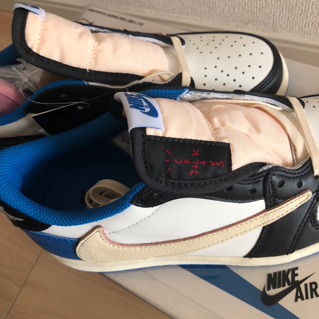 Jordan 1 x Travis Scott x Fragment Retro Low OG SP Military Blue 착용 스타일 - 2