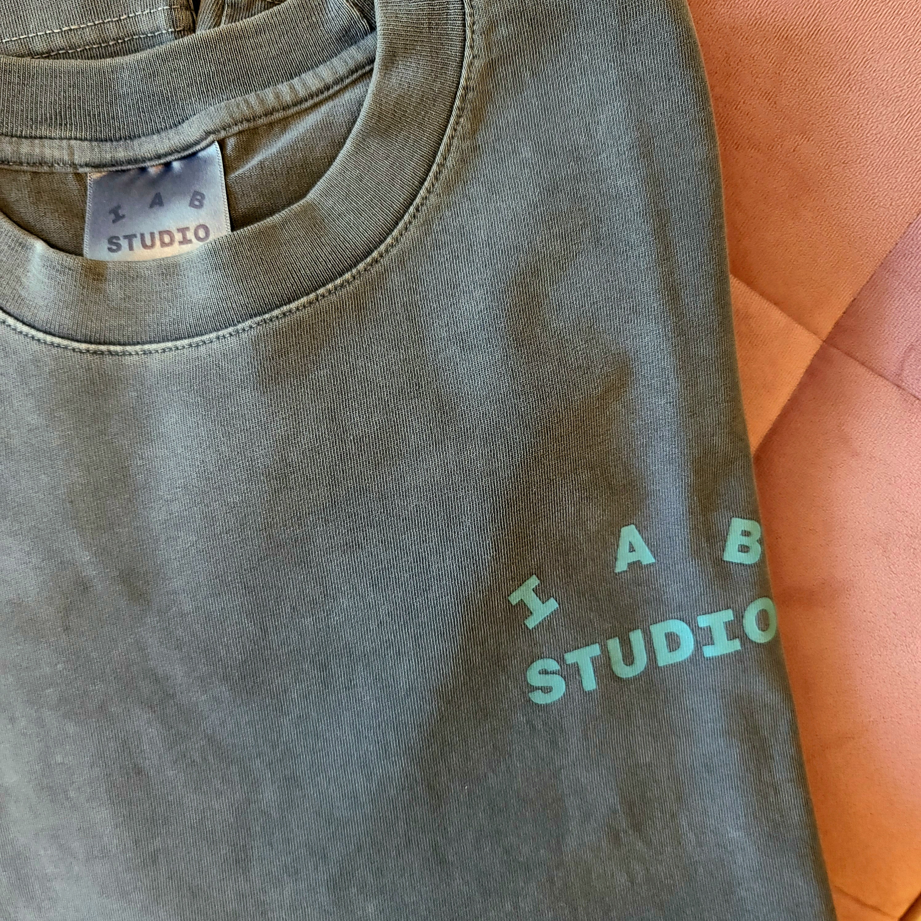 IAB Studio Pigment T-Shirt Blue 착용 스타일