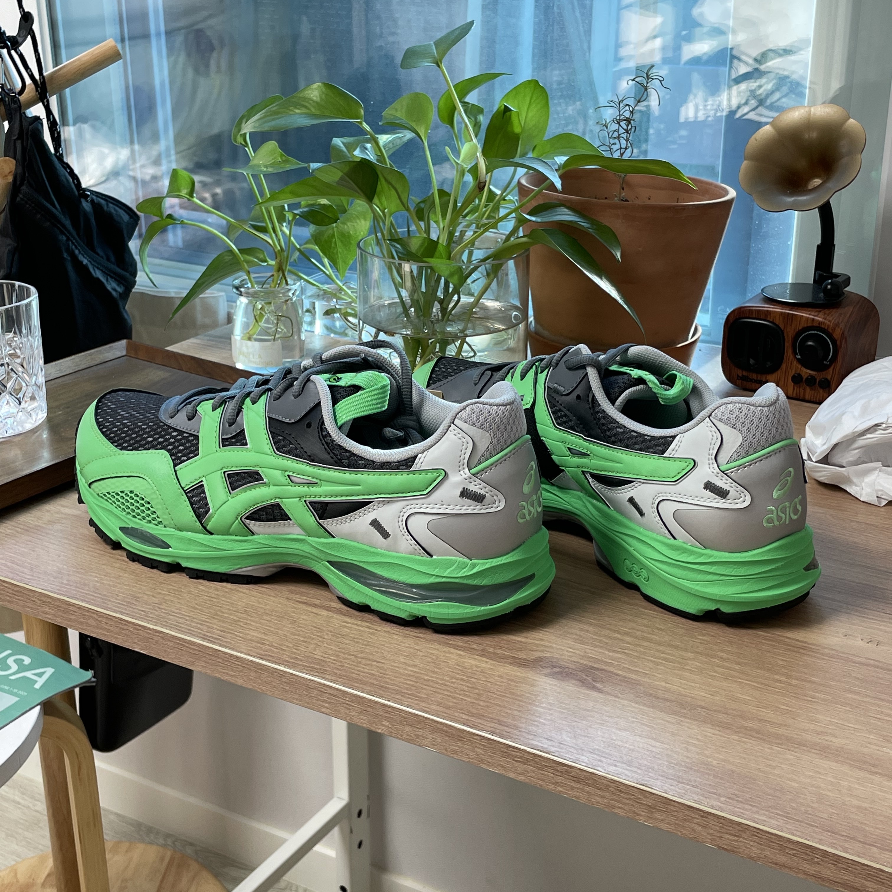 Asics HS2-S Gel-MC Plus Sea Glass Graphite Grey 착용 스타일 - 5