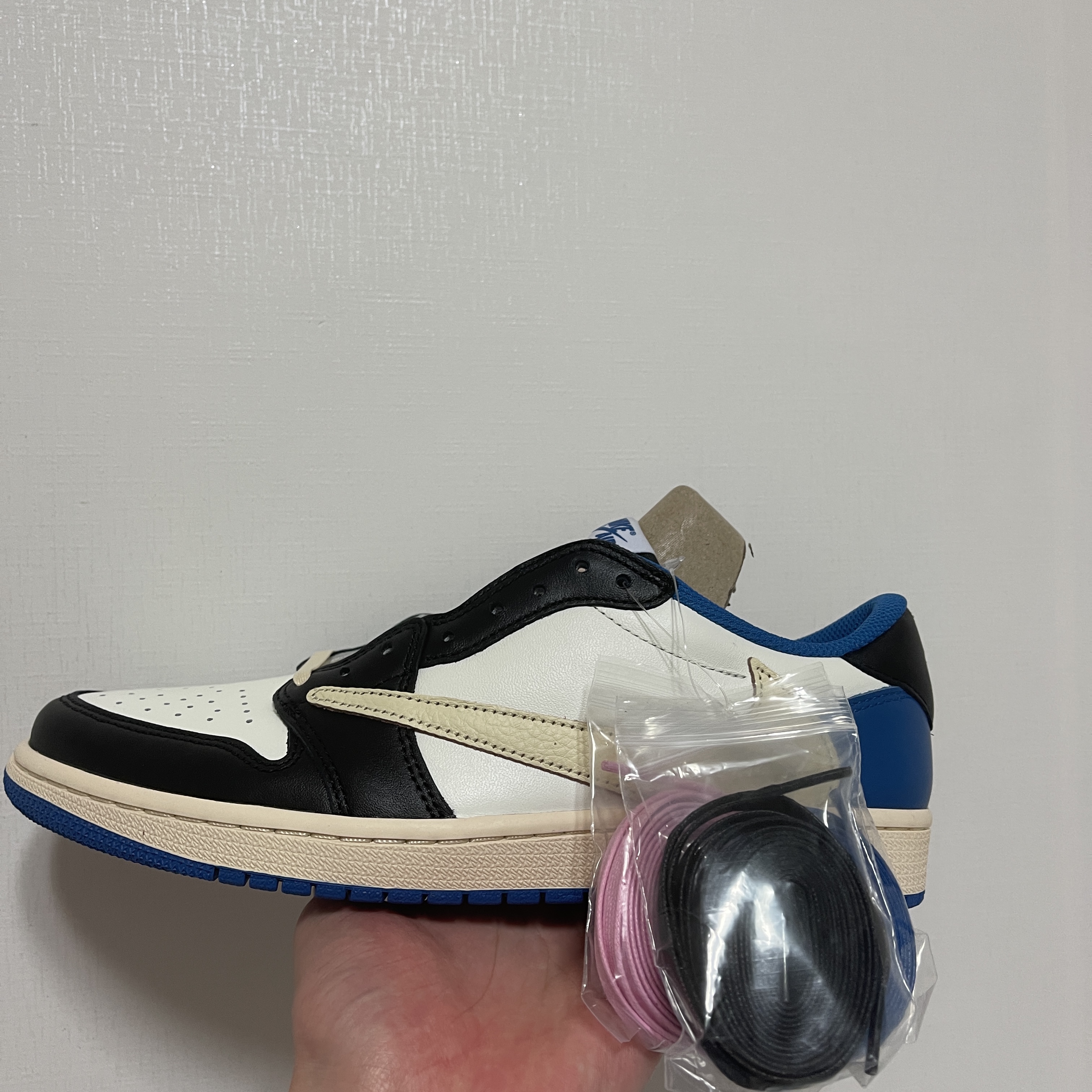 Jordan 1 x Travis Scott x Fragment Retro Low OG SP Military Blue 착용 스타일 - 3
