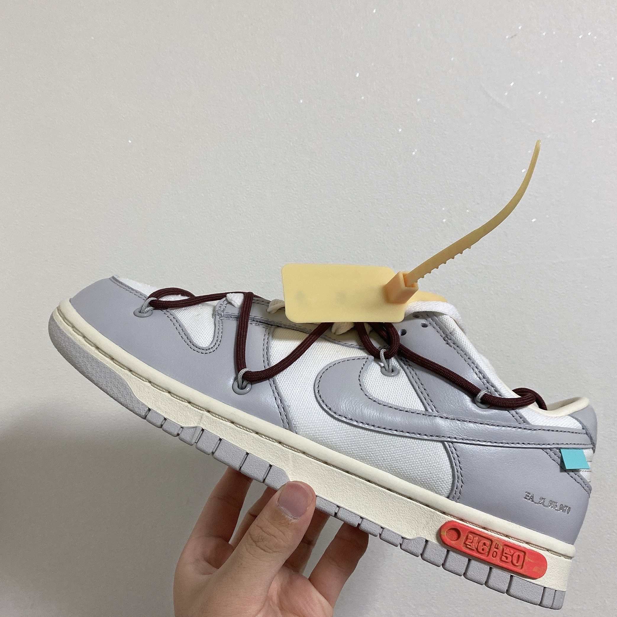 Jordan 1 x Travis Scott x Fragment Retro Low OG SP Military Blue, Nike x Off-White Dunk Low The 50 - Lot 46 착용 스타일 - 2