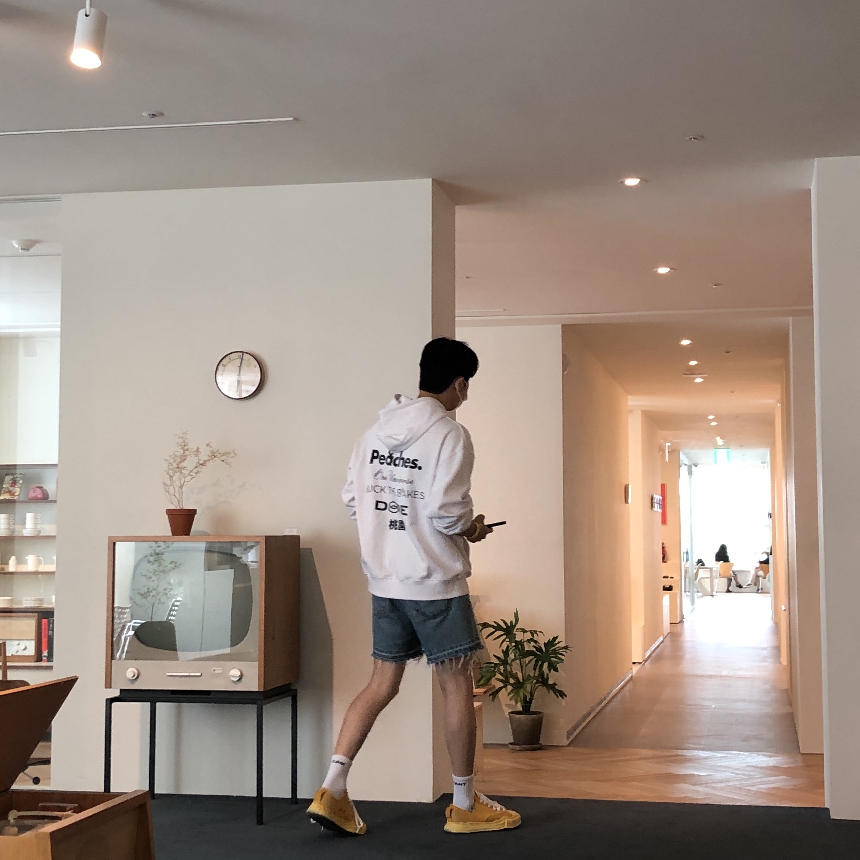 Maison Mihara Yasuhiro OG Sole Over Dyed Lowcut Sneakers Yellow 착용 스타일