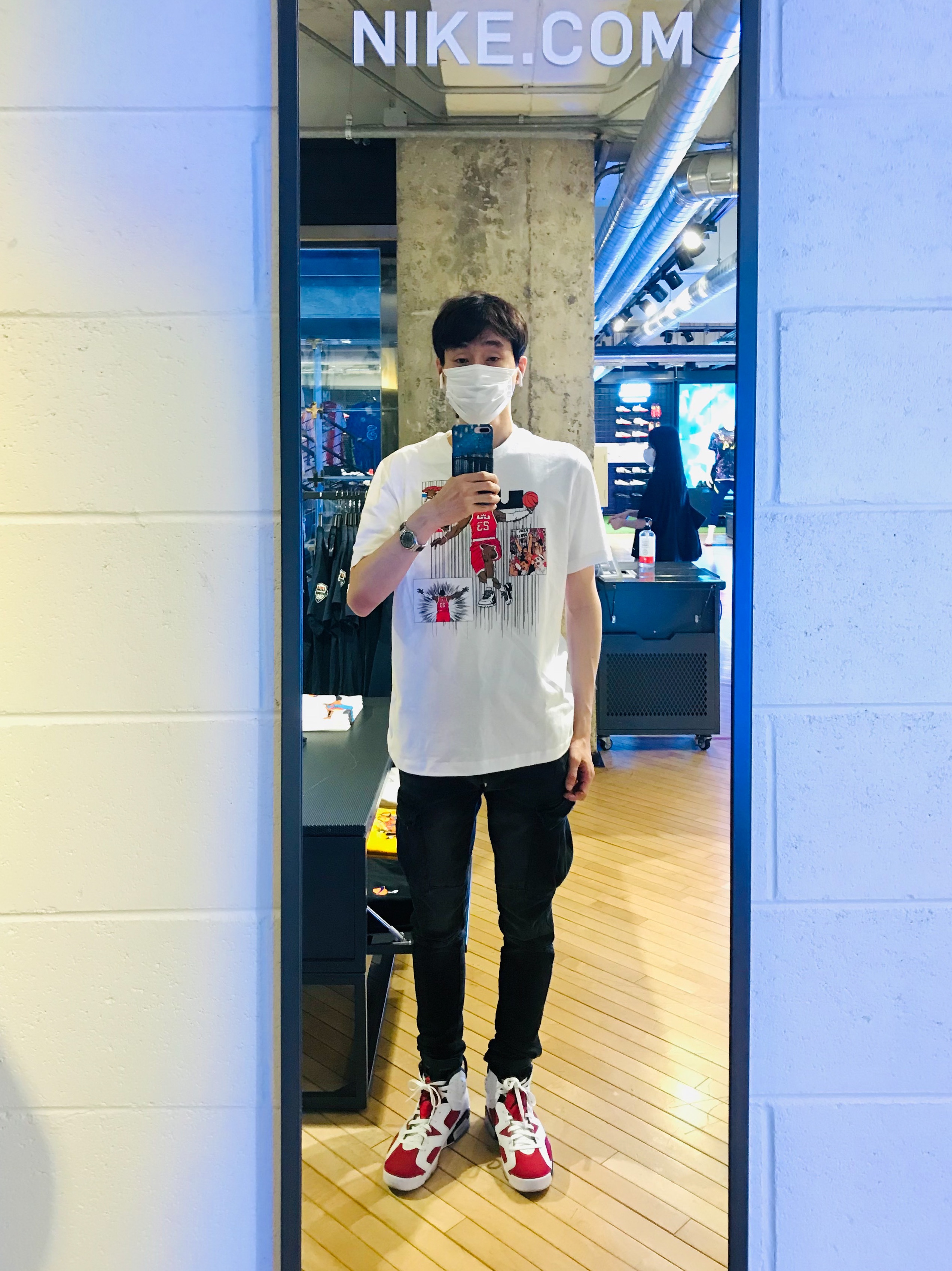 Jordan 6 Retro Carmine 2021, Nike LeBron Logo T-Shirt White - Asia 착용 스타일