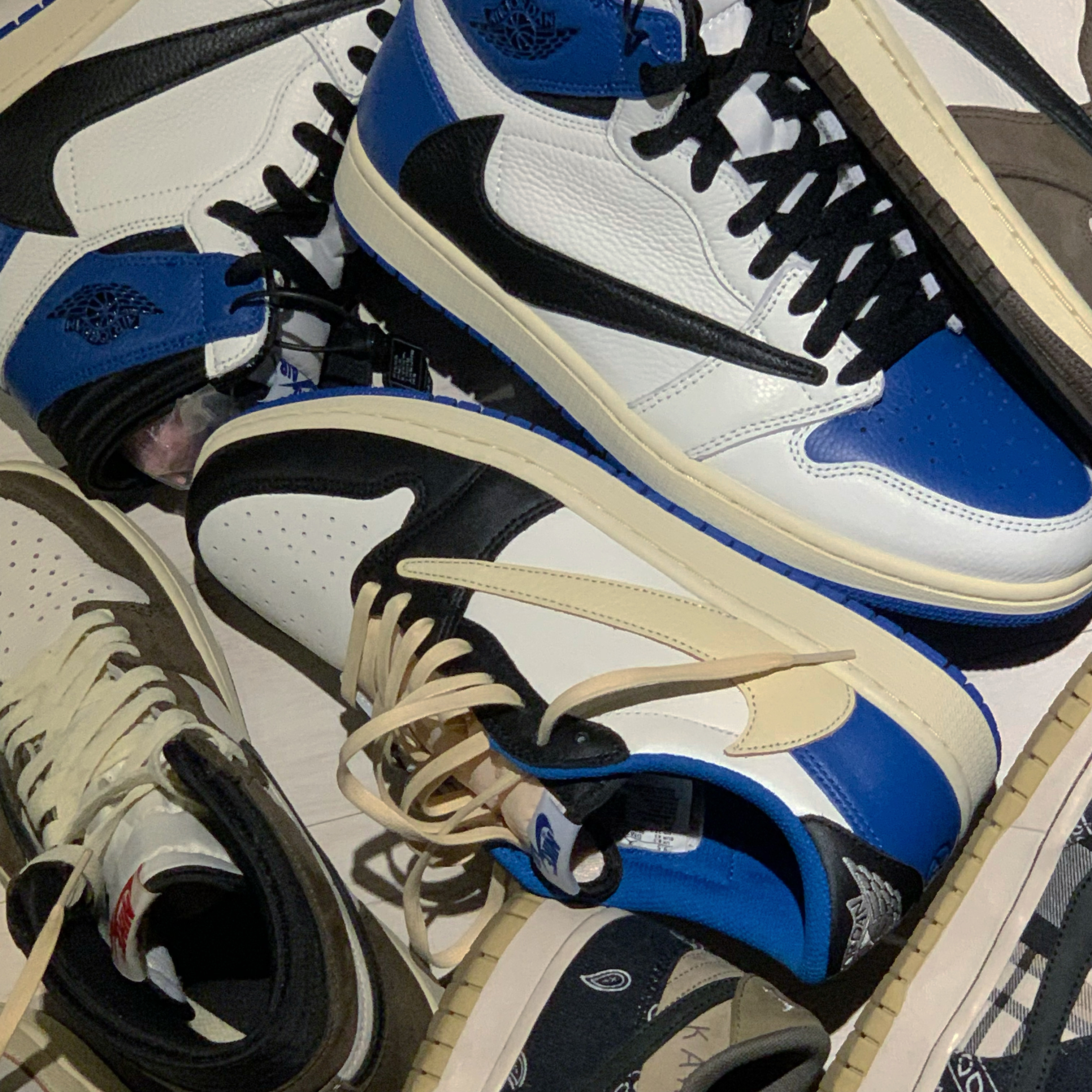 Jordan 1 x Travis Scott x Fragment Retro Low OG SP Military Blue, Jordan 1 x Travis Scott x Fragment Retro High OG SP Military Blue 착용 스타일 - 1