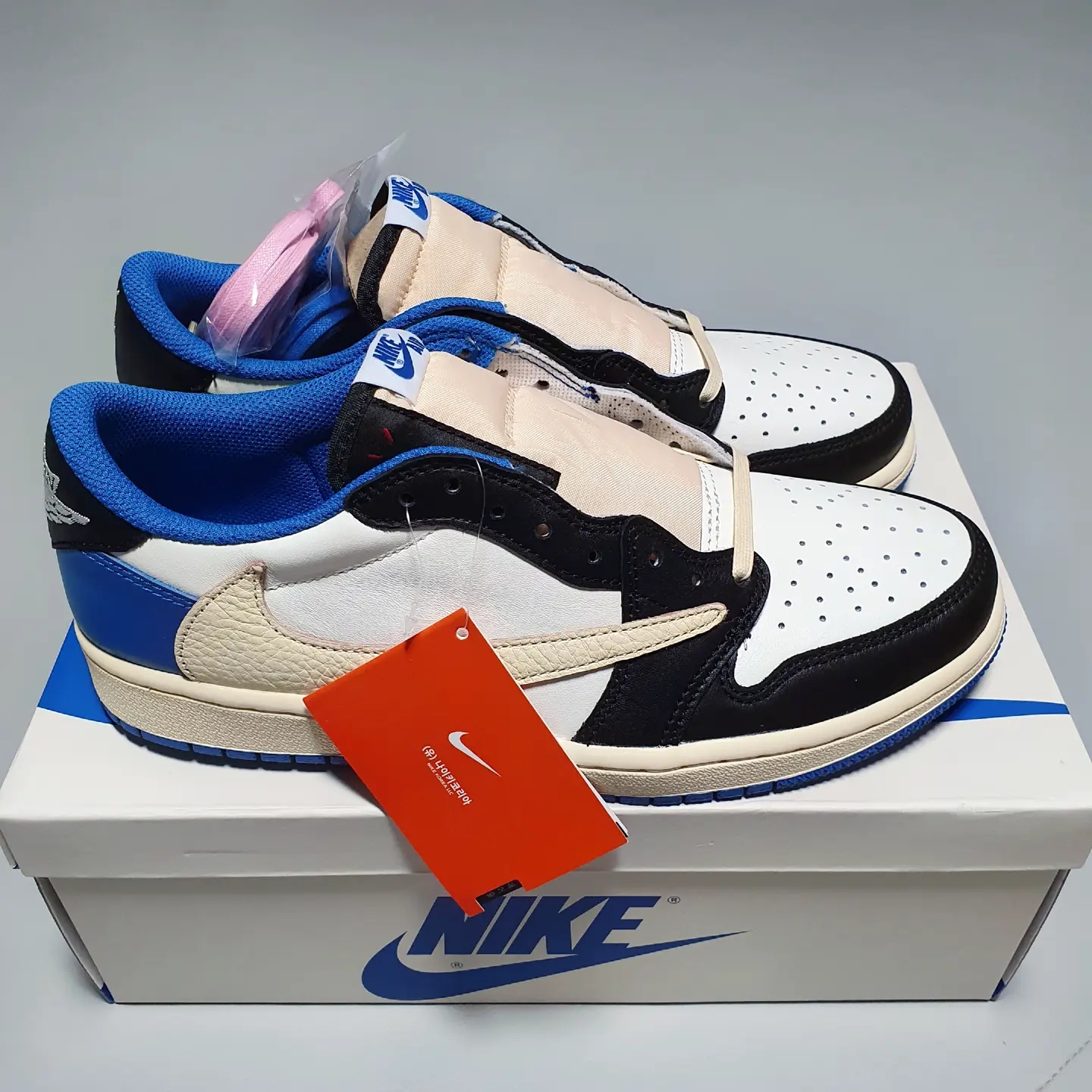 Jordan 1 x Travis Scott x Fragment Retro Low OG SP Military Blue 착용 스타일 - 4