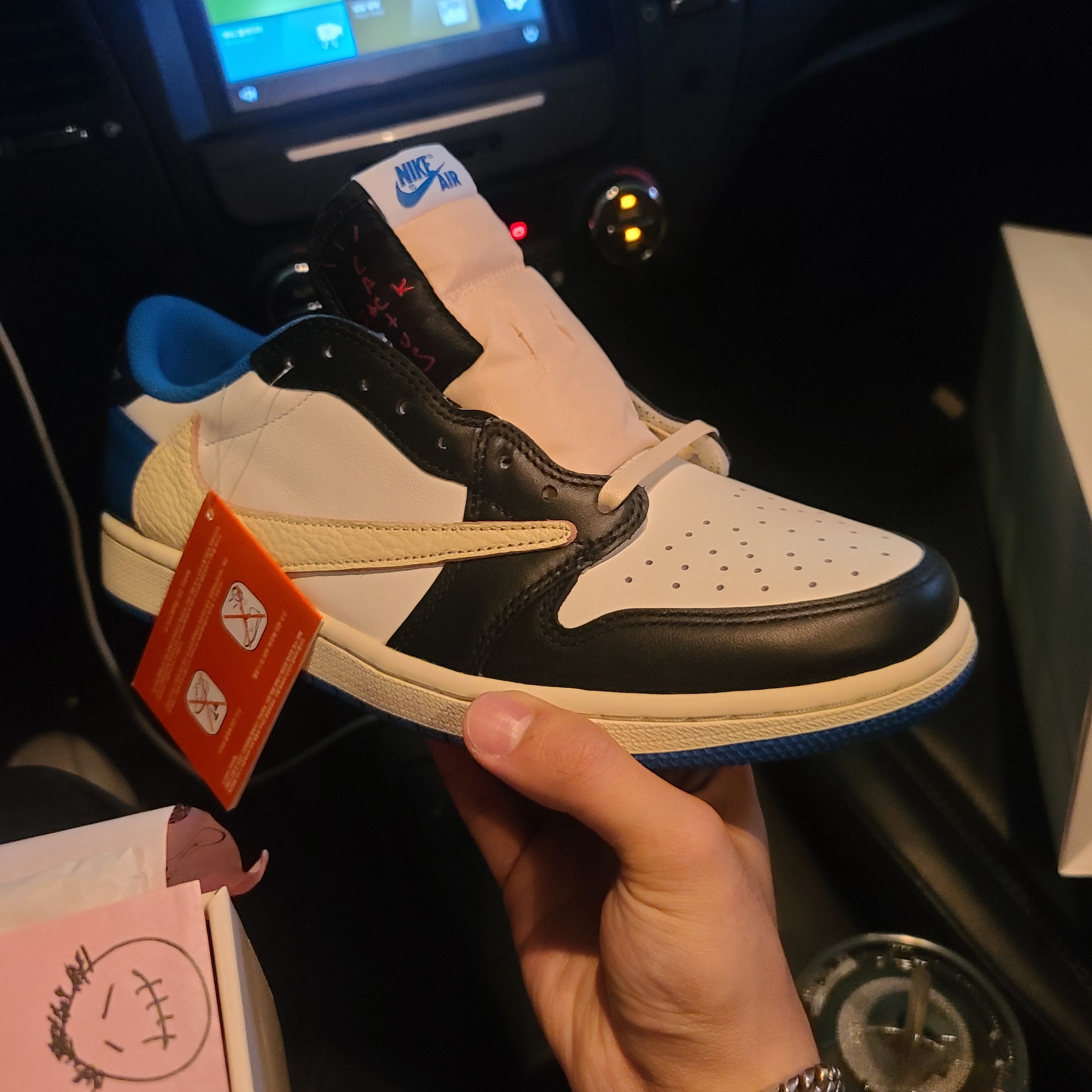 Jordan 1 x Travis Scott x Fragment Retro Low OG SP Military Blue 착용 스타일