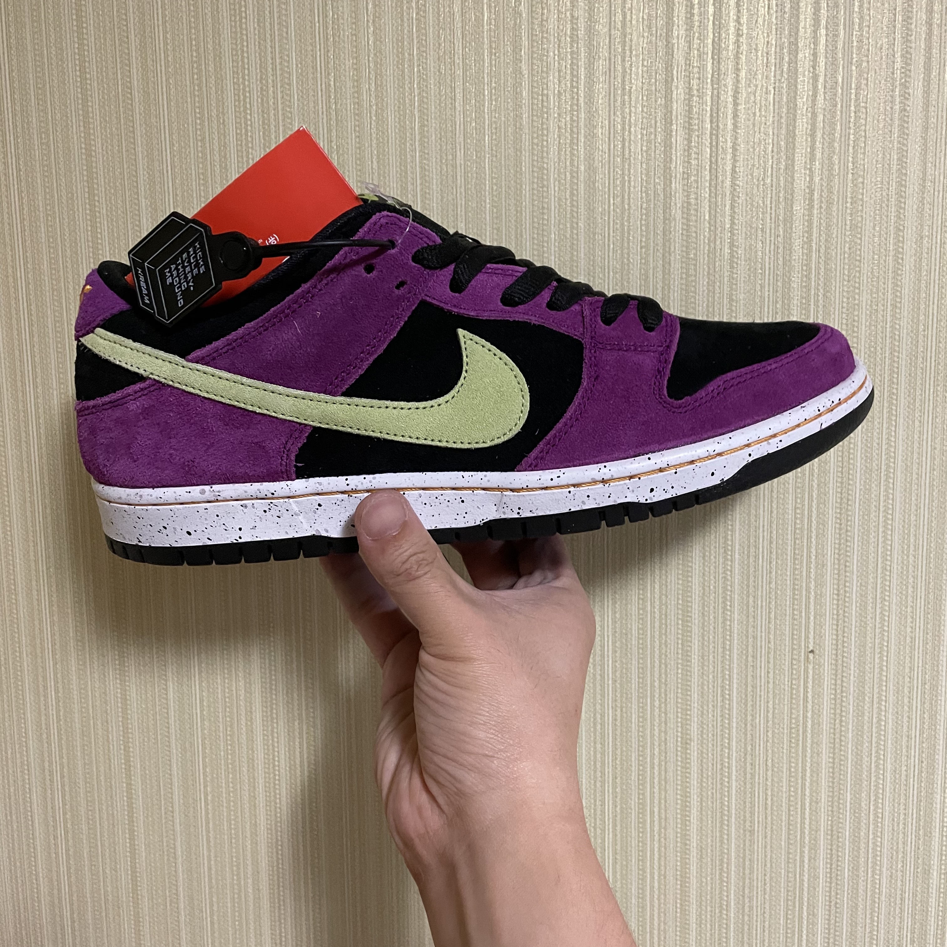 Nike SB Dunk Low Pro Red Plum 착용 스타일 - 1