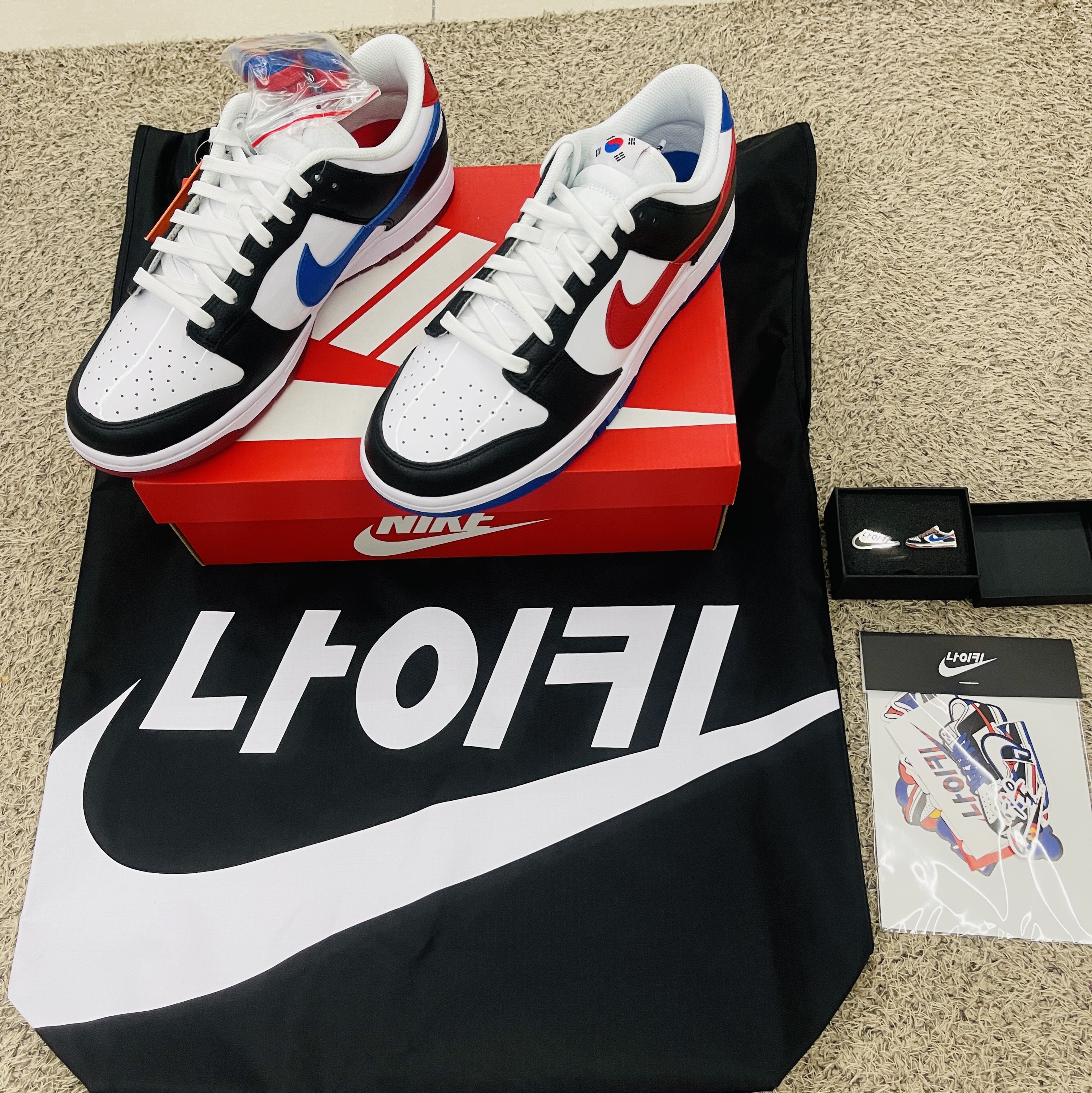Nike Dunk Low SE Seoul (With Special Gift) 착용 스타일