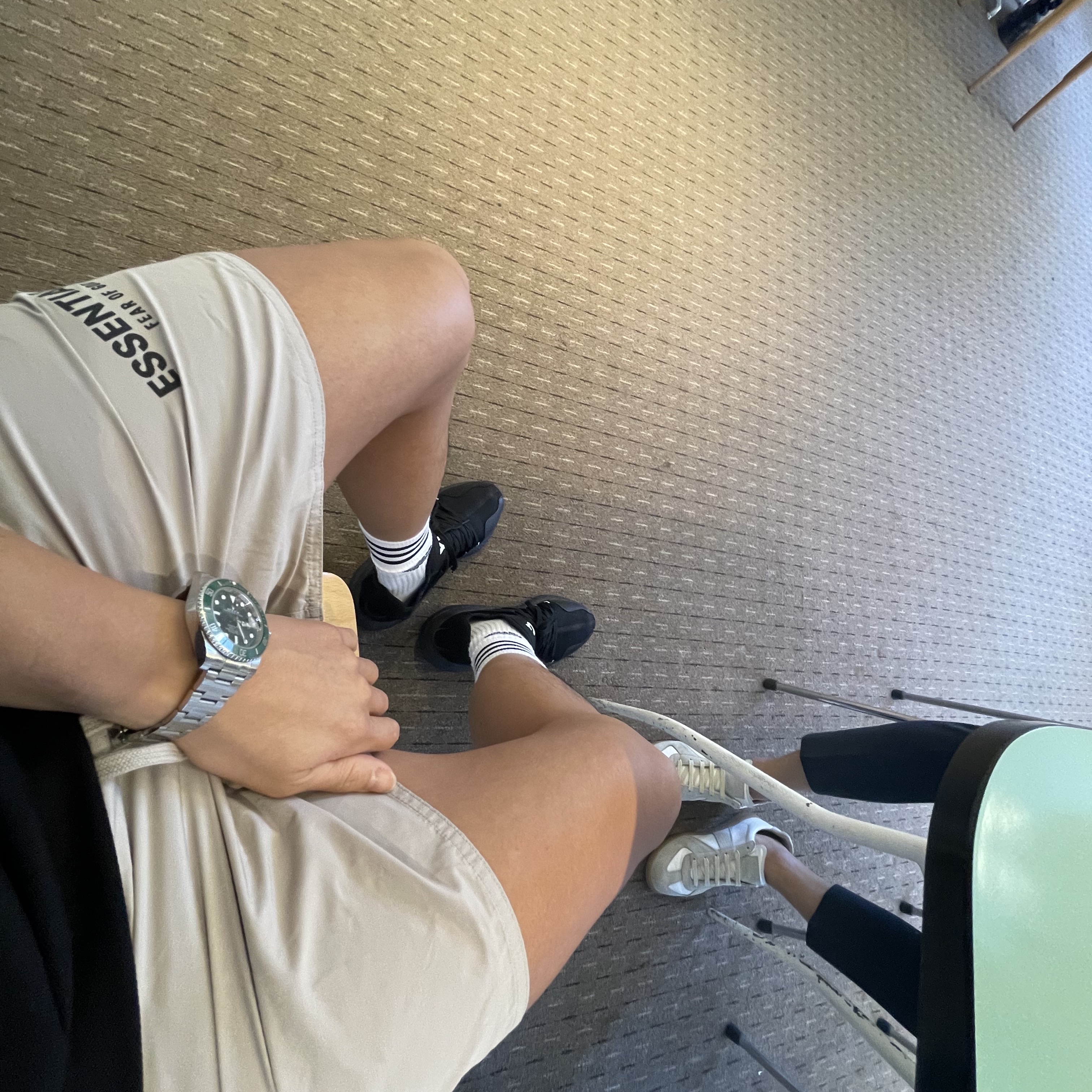 Essentials Volley Shorts Olive/Khaki - 20FW 착용 스타일 - 1