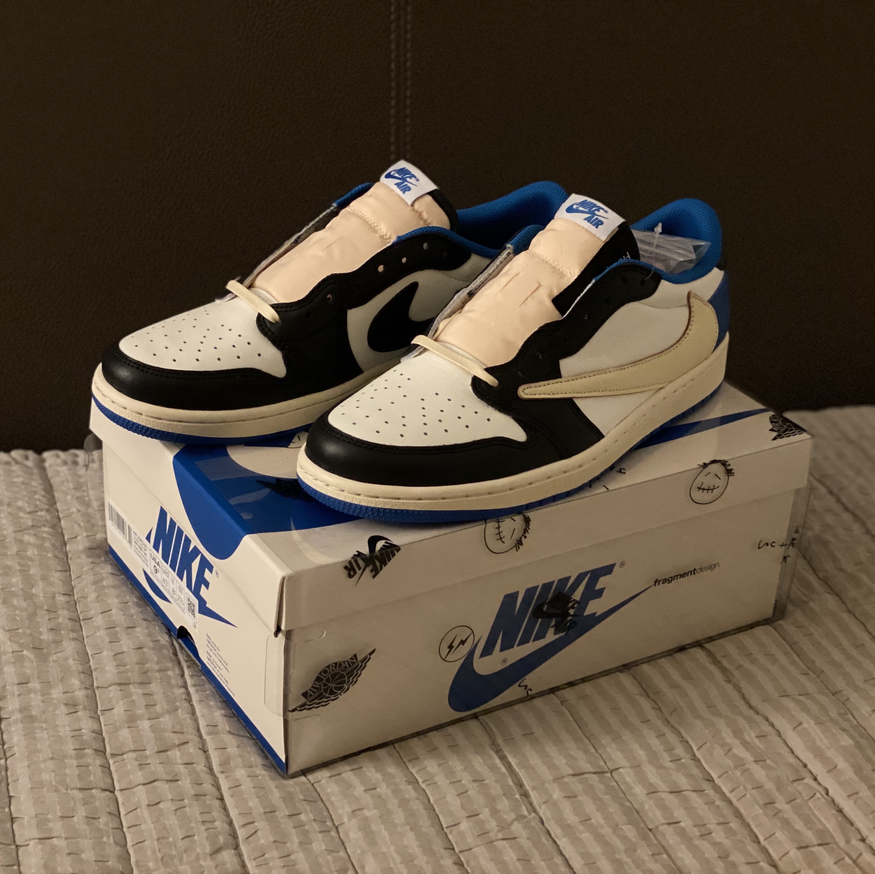 Jordan 1 x Travis Scott x Fragment Retro Low OG SP Military Blue 착용 스타일