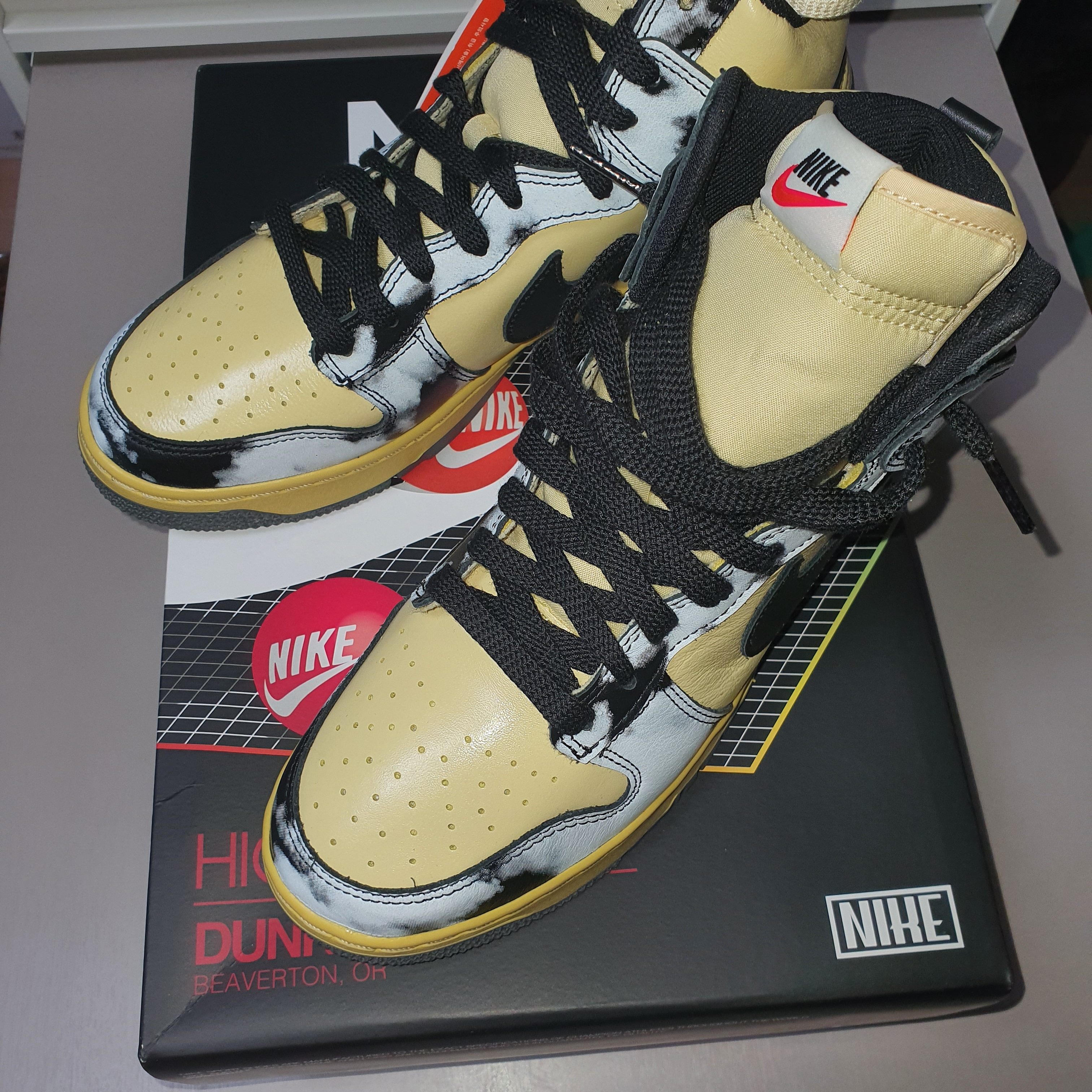 Nike Dunk High 1985 SP Black Acid Wash 착용 스타일 - 1