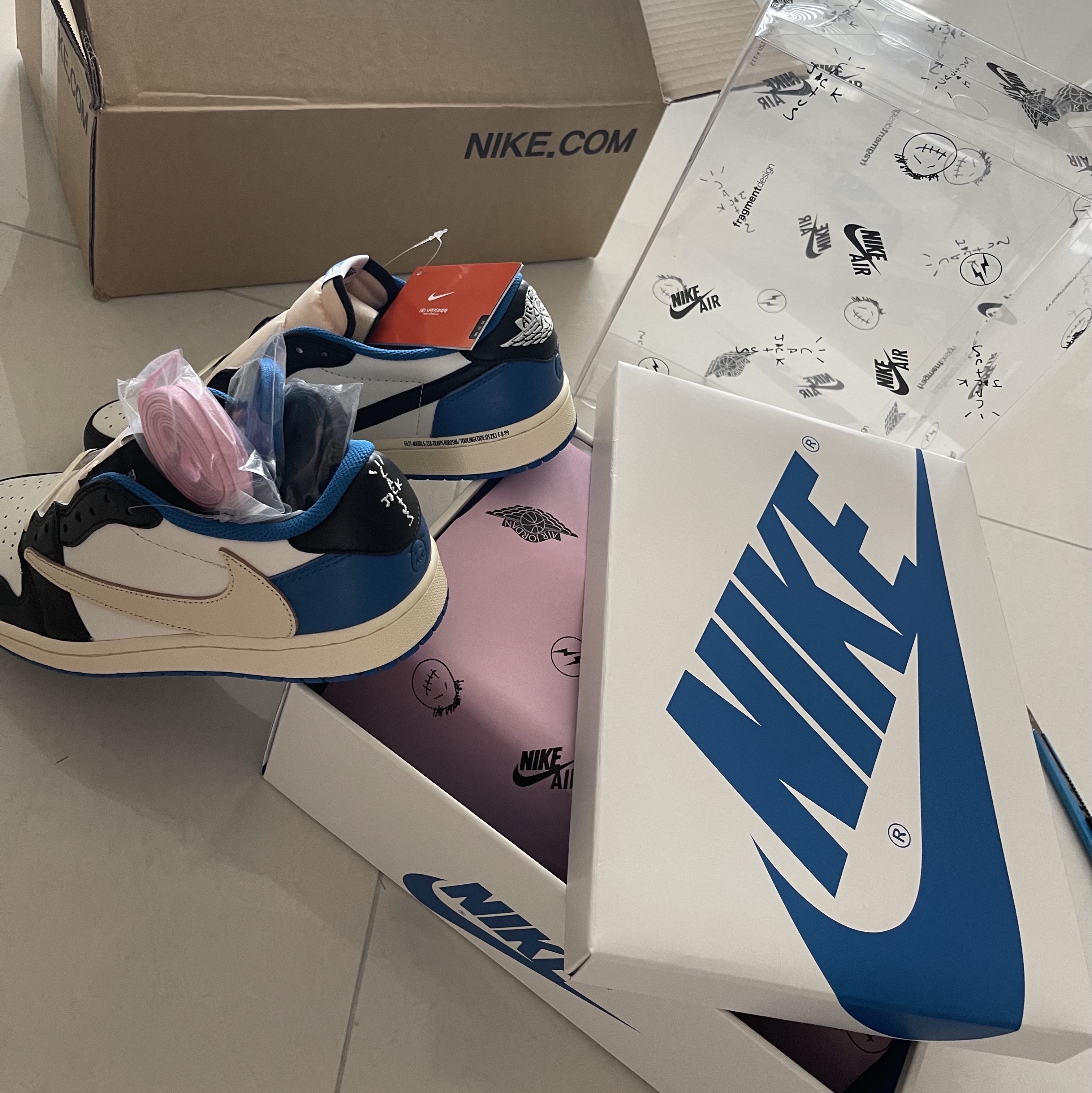 Jordan 1 x Travis Scott x Fragment Retro Low OG SP Military Blue 착용 스타일