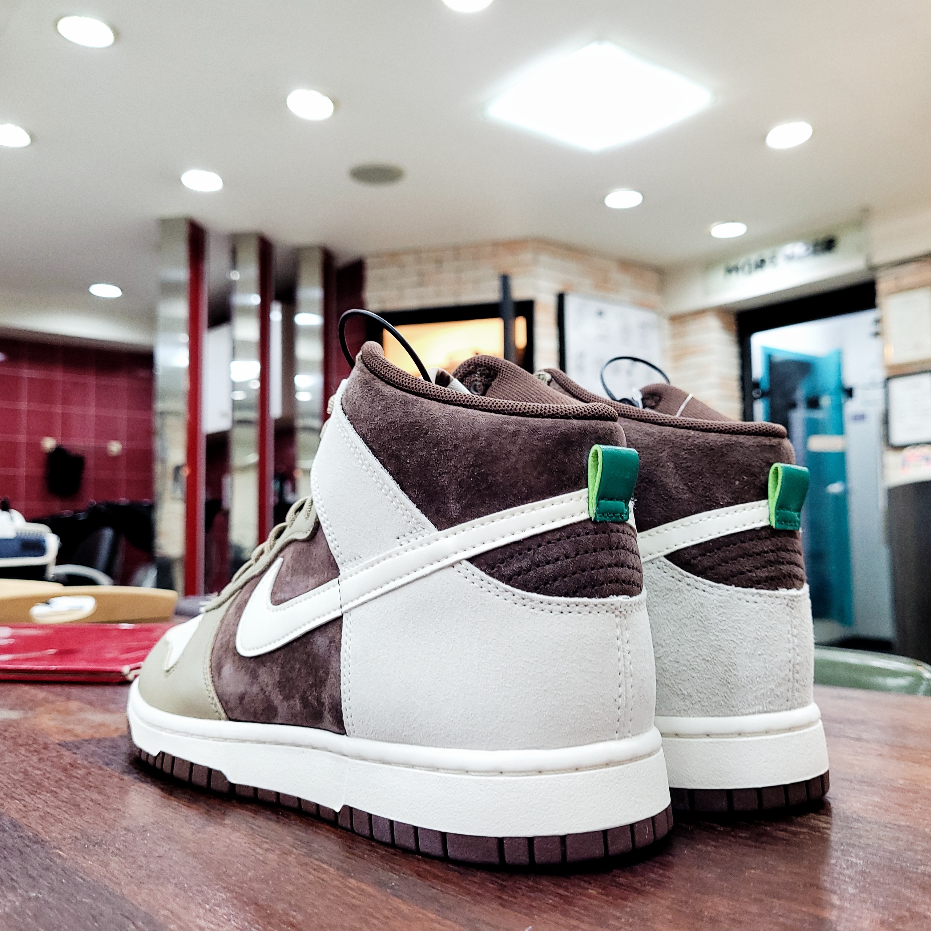 Nike Dunk High Retro PRM Light Chocolate 착용 스타일 - 2