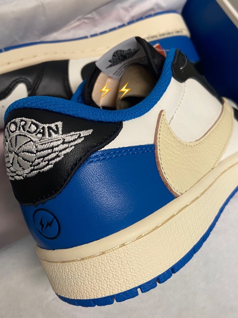 Jordan 1 x Travis Scott x Fragment Retro Low OG SP Military Blue 착용 스타일 - 2