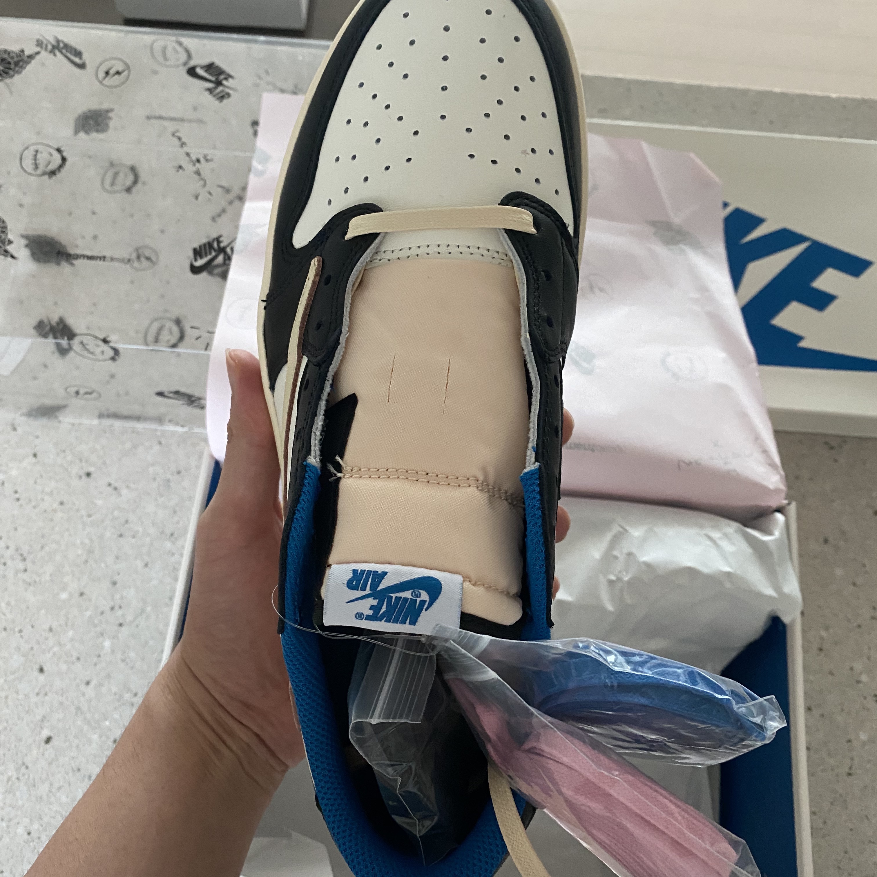 Jordan 1 x Travis Scott x Fragment Retro Low OG SP Military Blue 착용 스타일 - 3