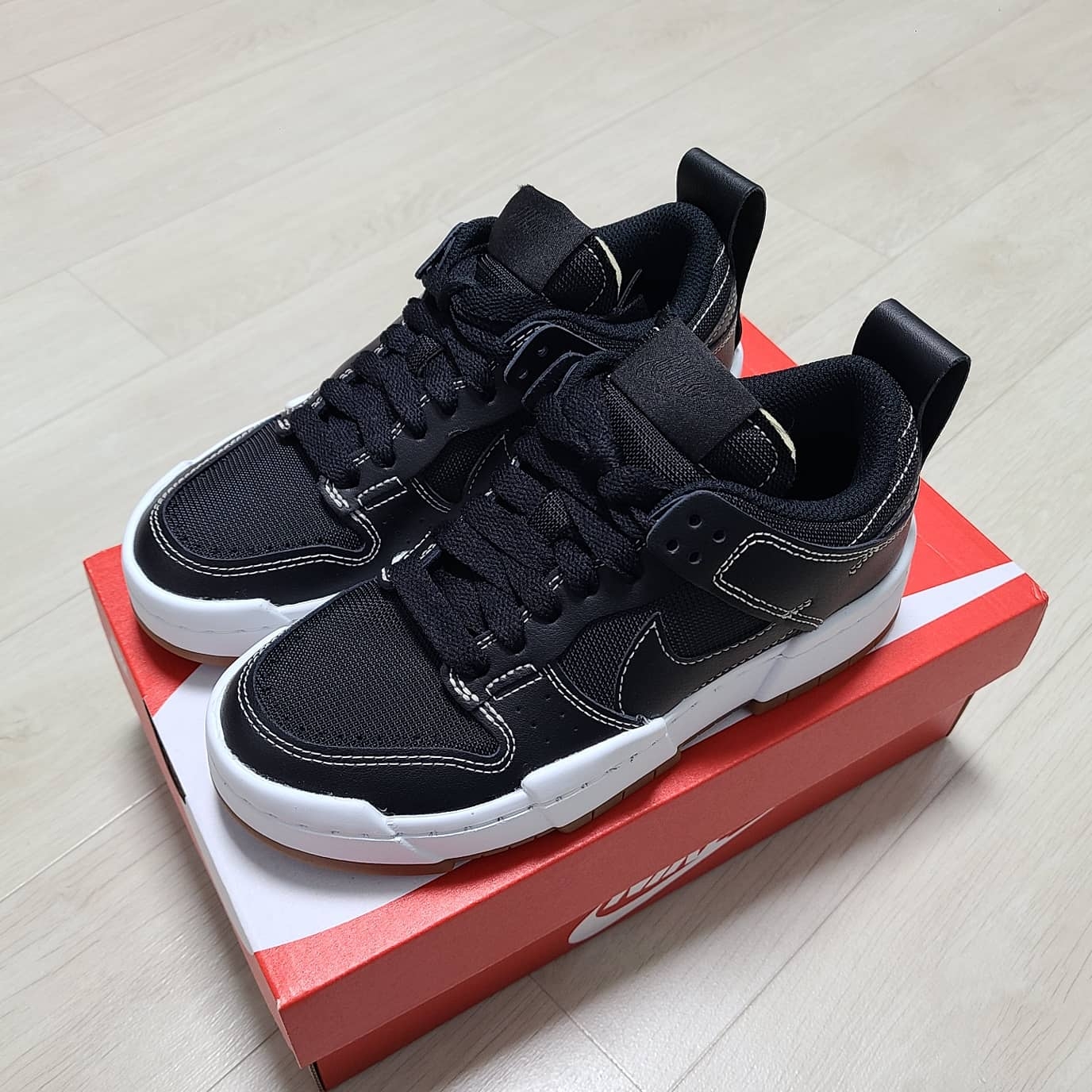 (W) Nike Dunk Low Disrupt Black Gum 착용 스타일 - 2