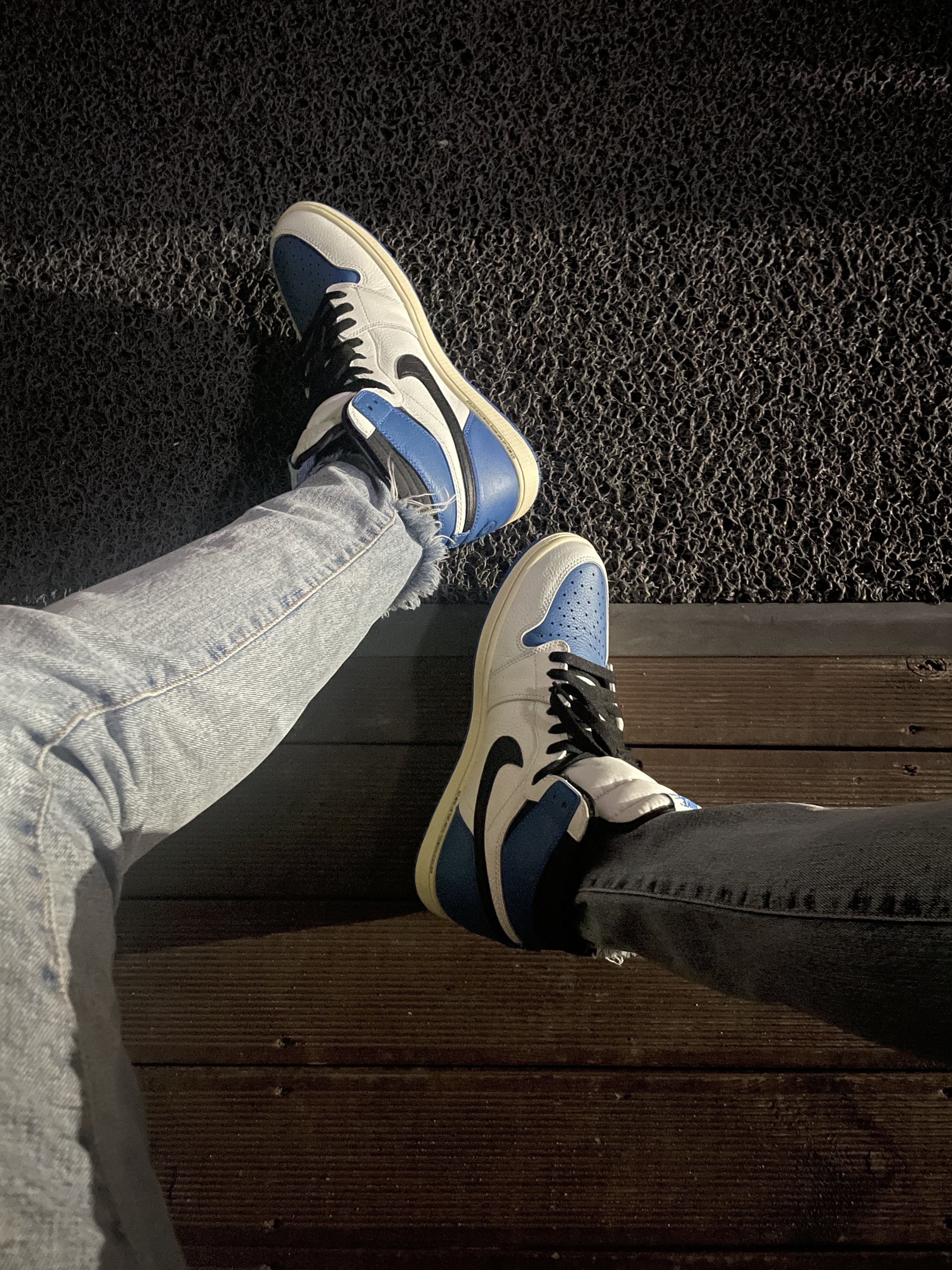 Jordan 1 x Travis Scott x Fragment Retro High OG SP Military Blue 착용 스타일