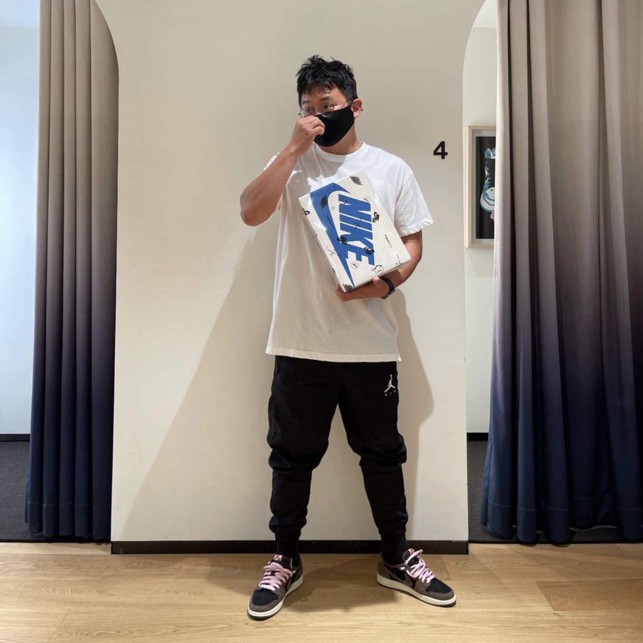 Jordan 1 x Travis Scott x Fragment Retro Low OG SP Military Blue, Jordan 1 x Travis Scott Retro Low OG SP Mocha 착용 스타일