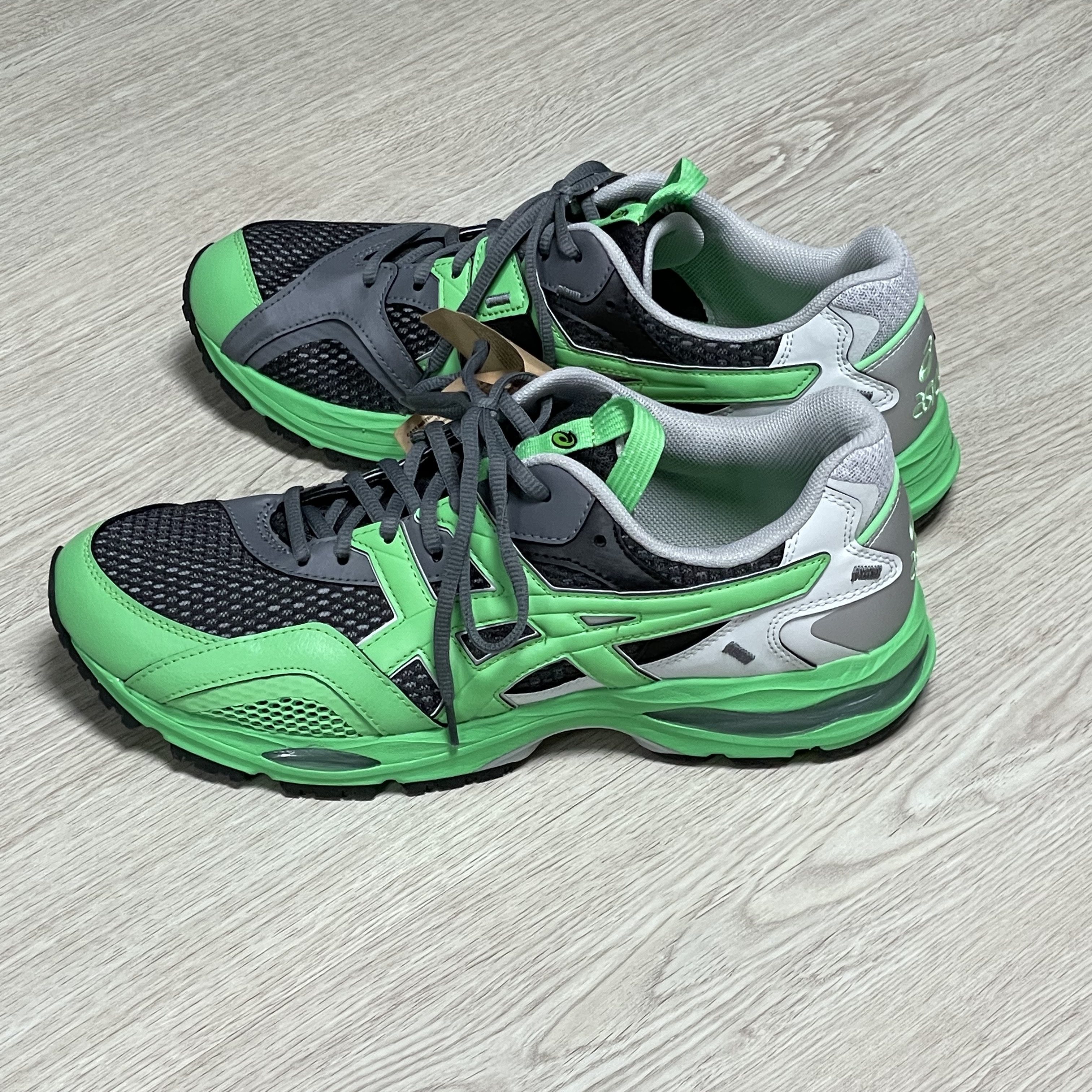 Asics HS2-S Gel-MC Plus Sea Glass Graphite Grey 착용 스타일 - 1
