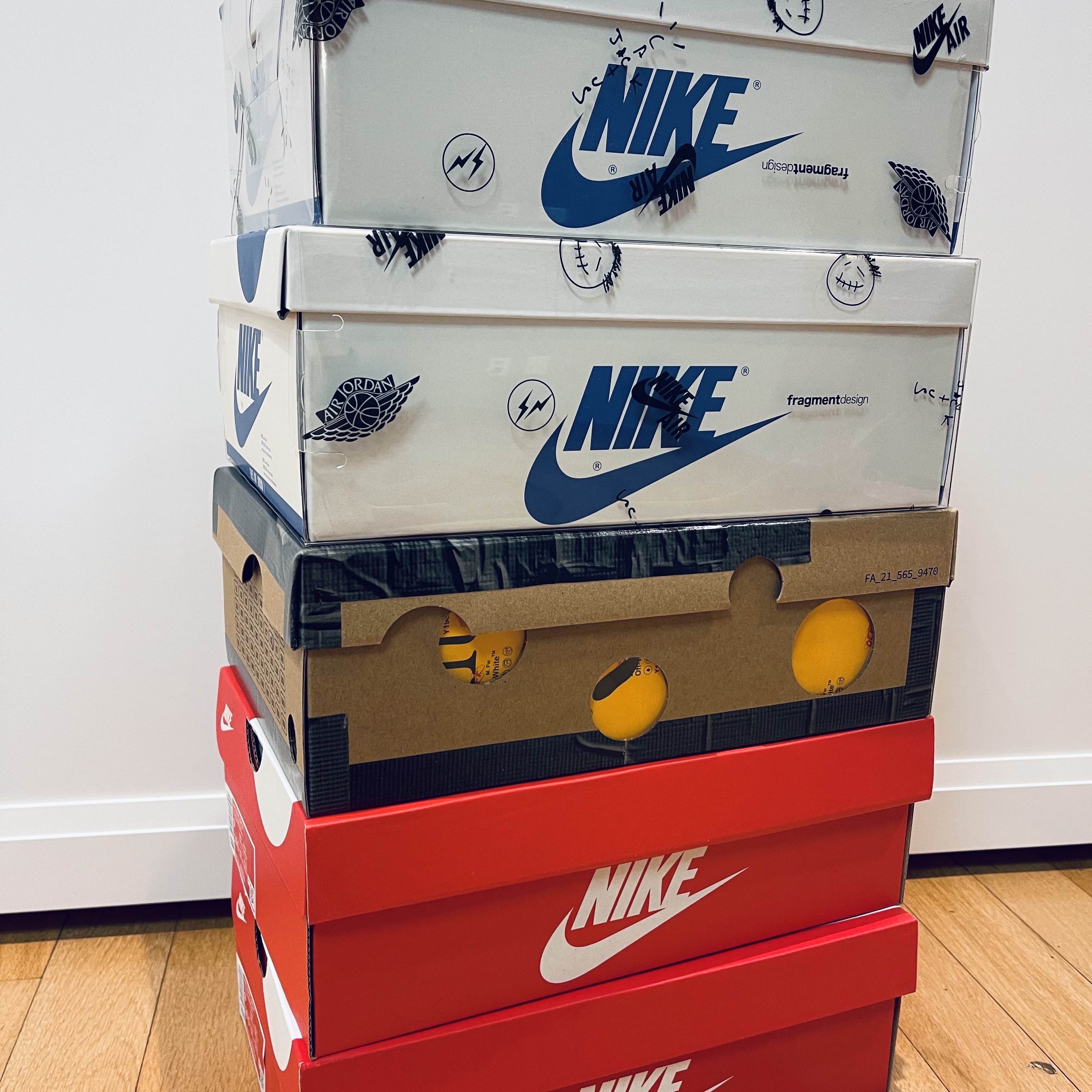 Nike Dunk Low SE Seoul, Jordan 1 x Travis Scott x Fragment Retro Low OG SP Military Blue 착용 스타일 - 2