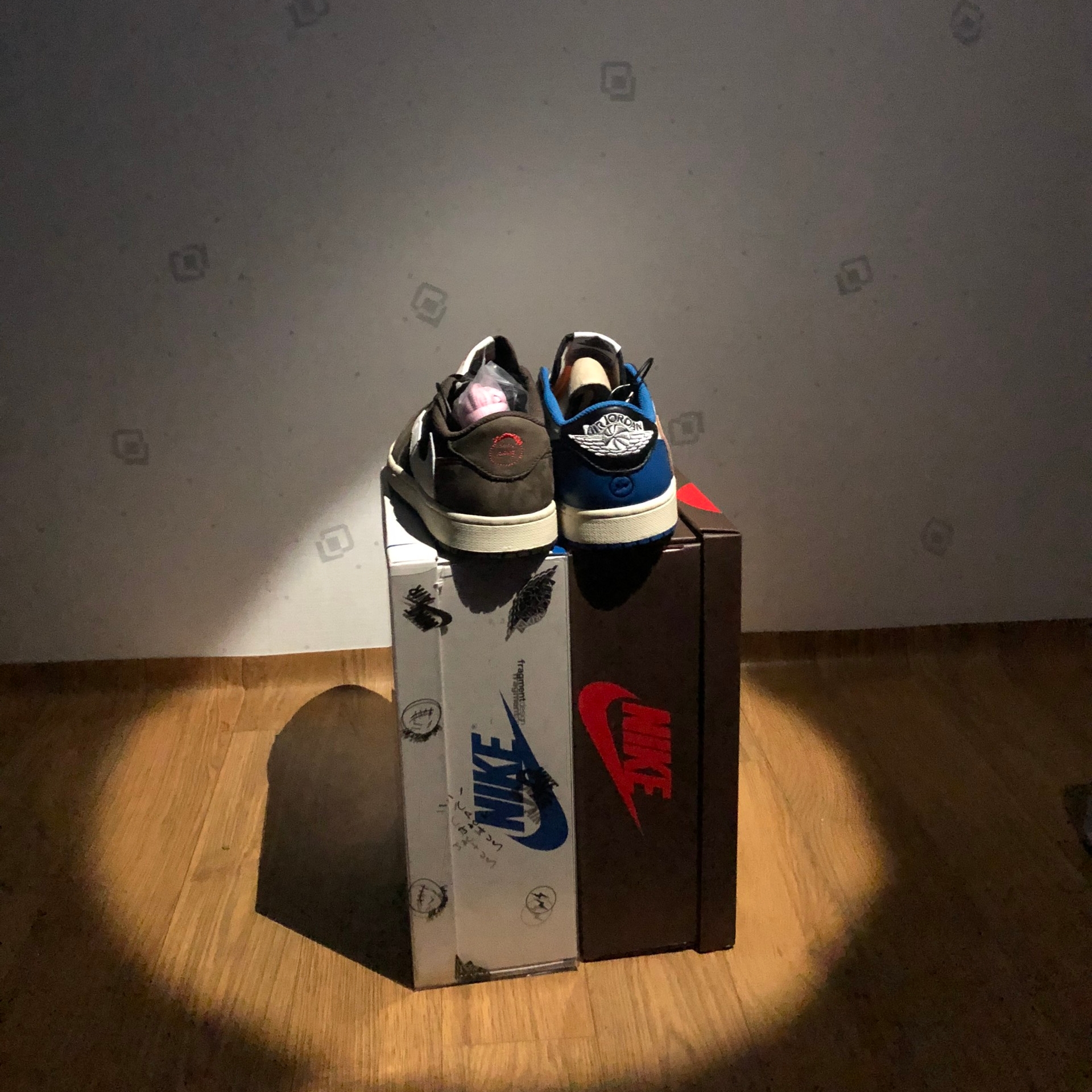 Jordan 1 x Travis Scott x Fragment Retro Low OG SP Military Blue, Jordan 1 x Travis Scott Retro Low OG SP Mocha 착용 스타일
