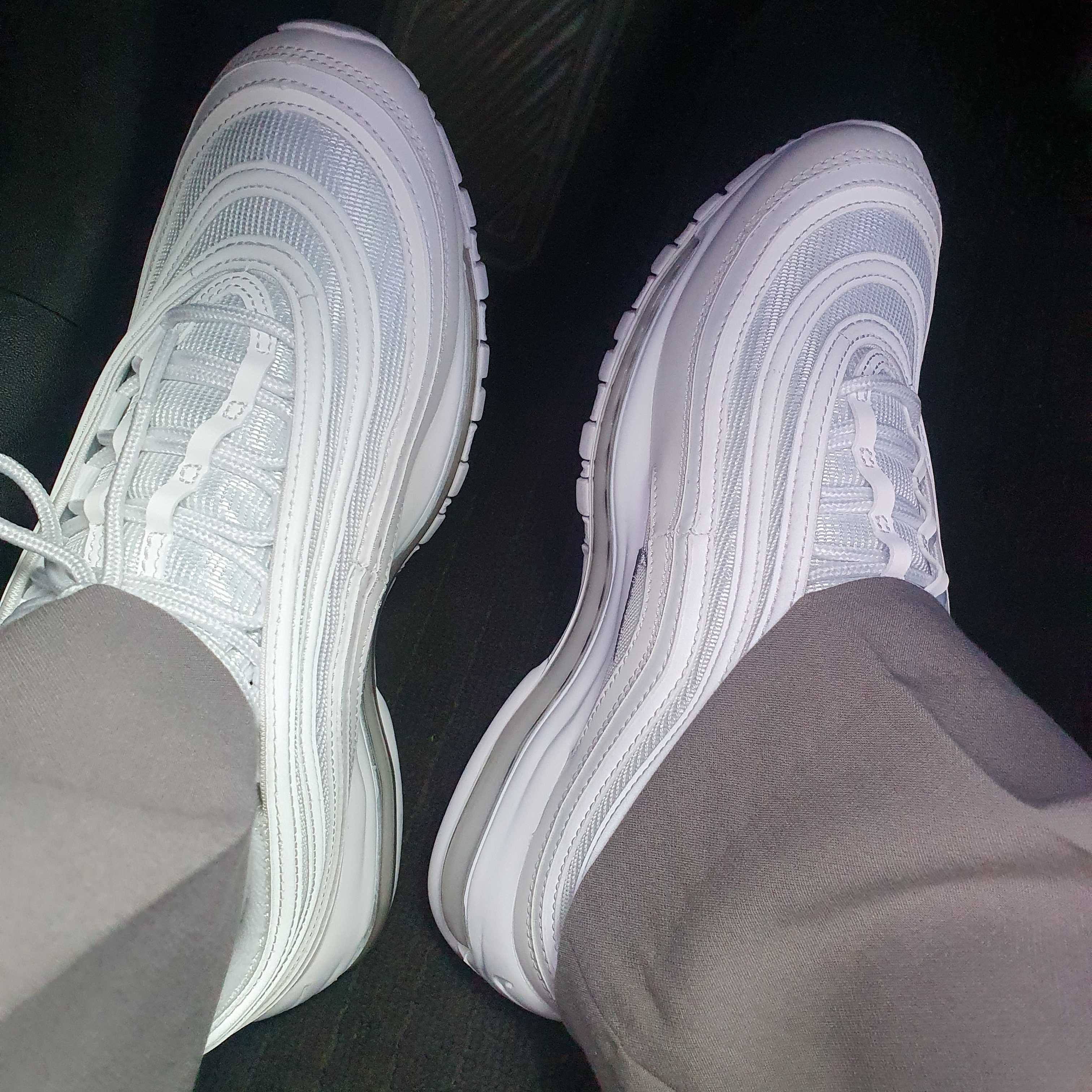 Nike Air Max 97 Triple White Wolf Grey 착용 스타일