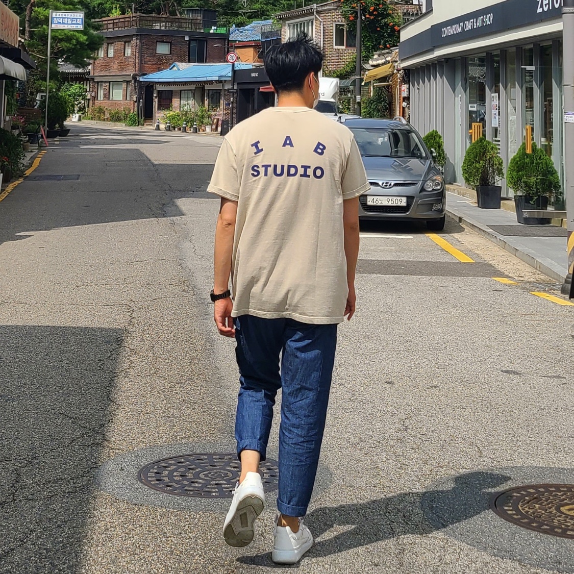 IAB Studio Pigment T-Shirt Oatmeal 착용 스타일