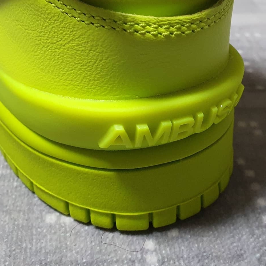 Nike x Ambush Dunk High Flash Lime 착용 스타일 - 3
