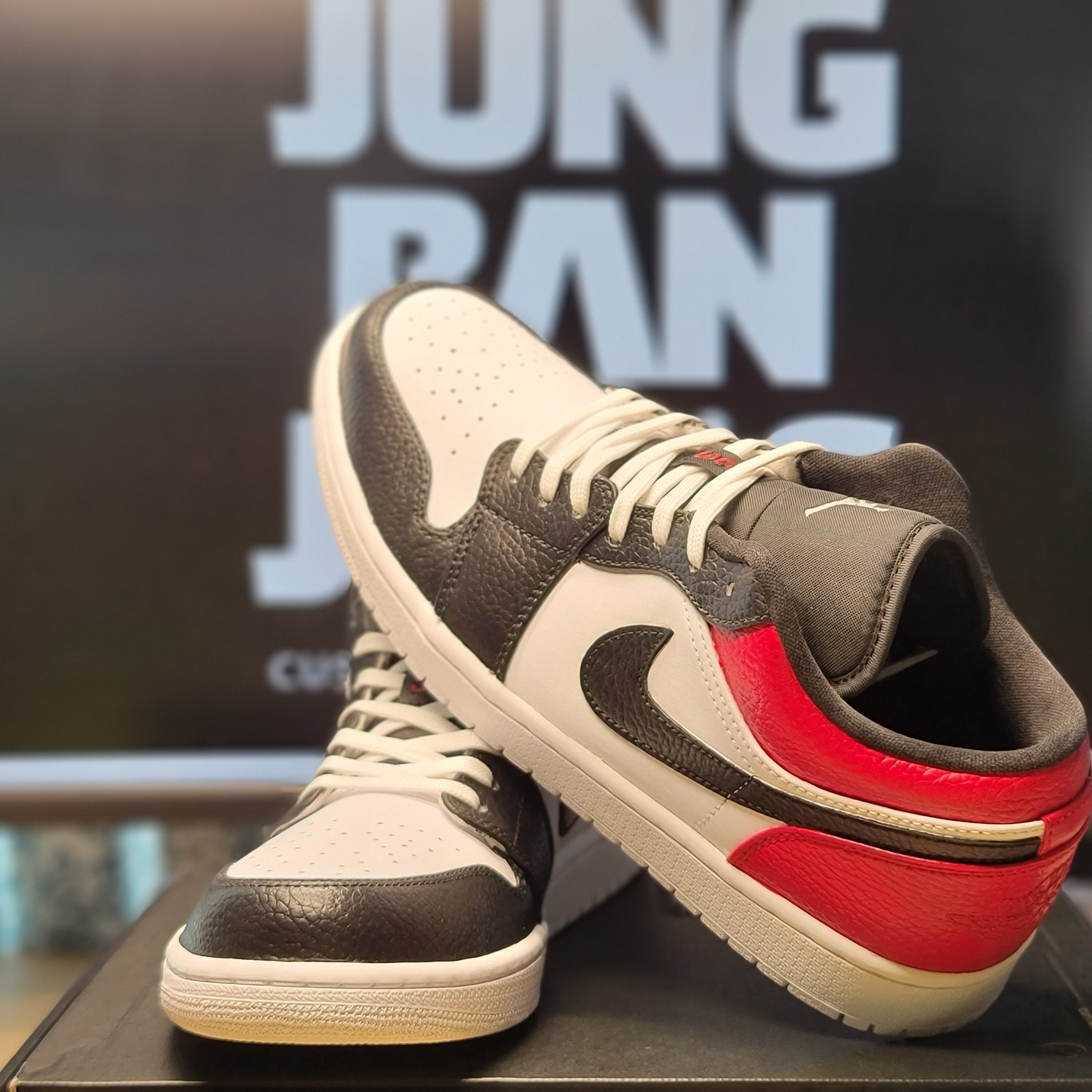 Jordan 1 Low Triple White Tumbled Leather 2020 착용 스타일 - 1