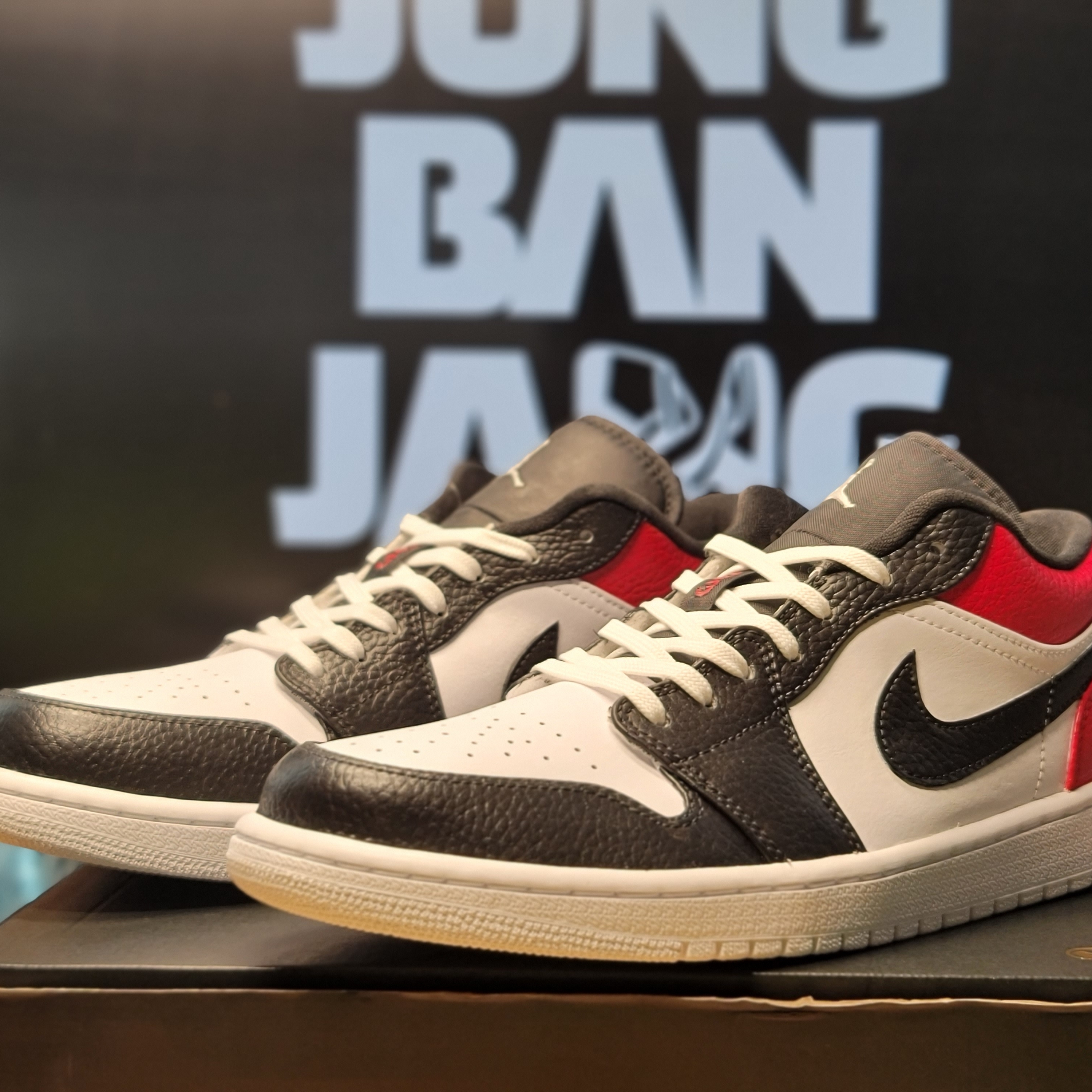 Jordan 1 Low Triple White Tumbled Leather 2020 착용 스타일 - 2