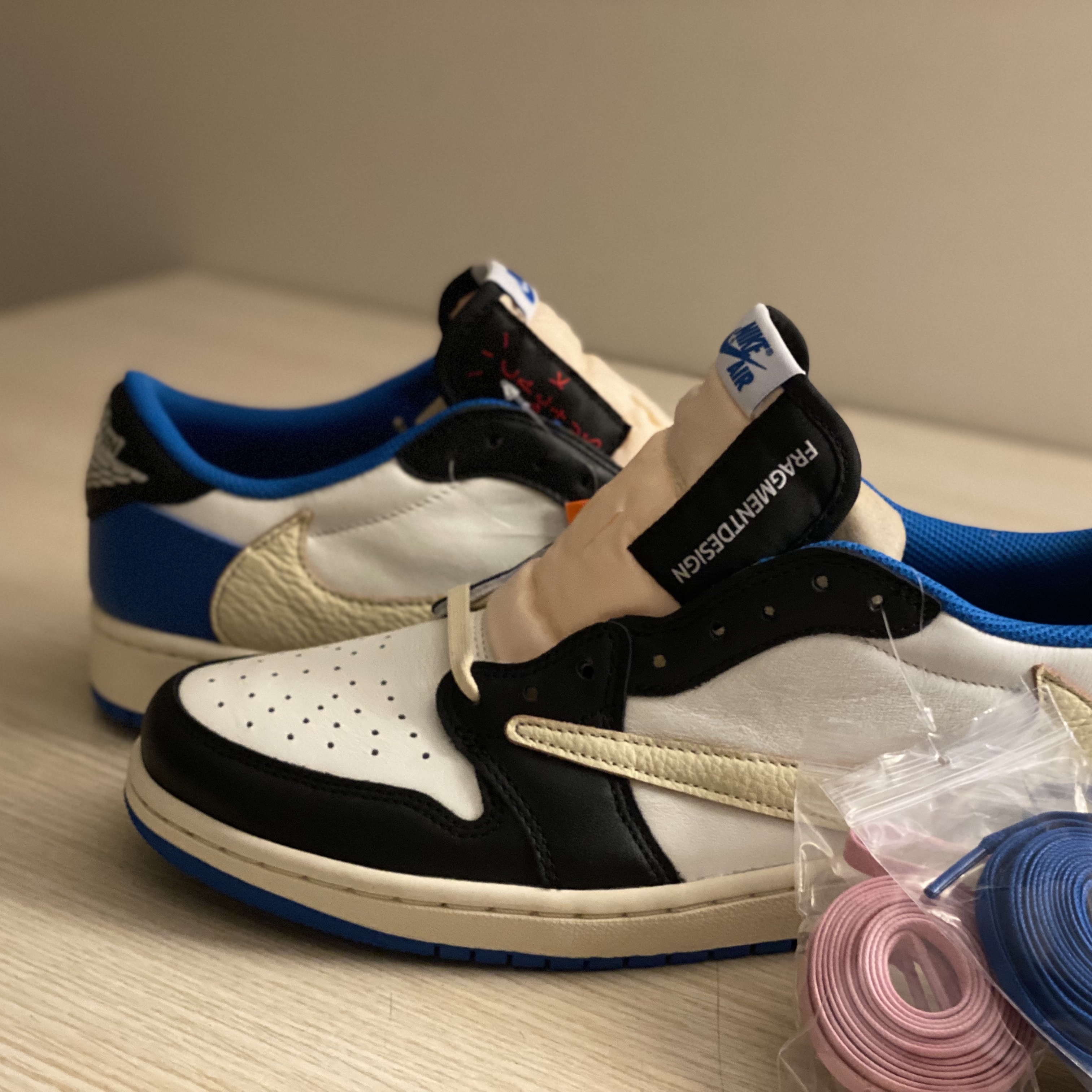 Jordan 1 x Travis Scott x Fragment Retro Low OG SP Military Blue 착용 스타일