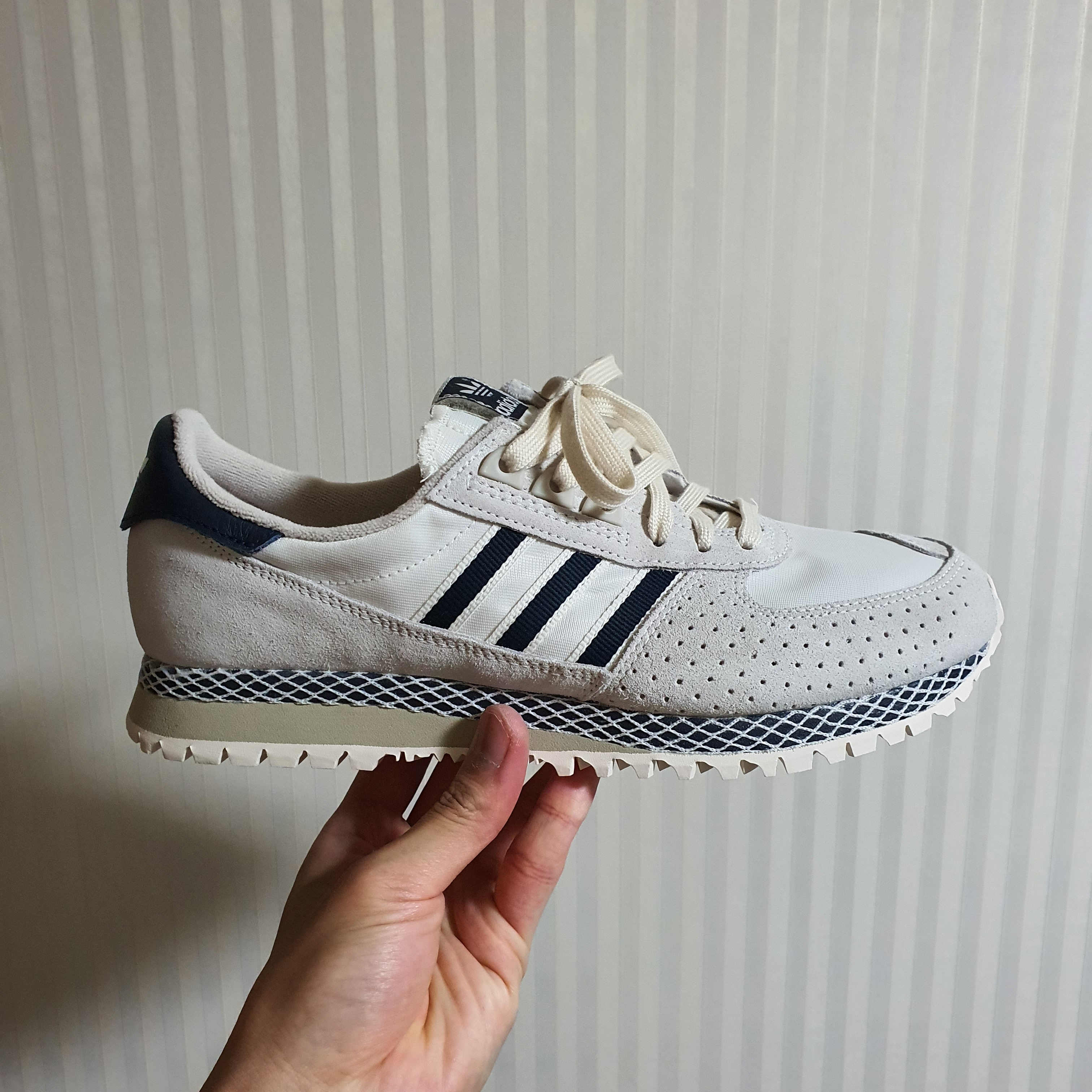 Adidas City Marathon PT Beige Navy 착용 스타일