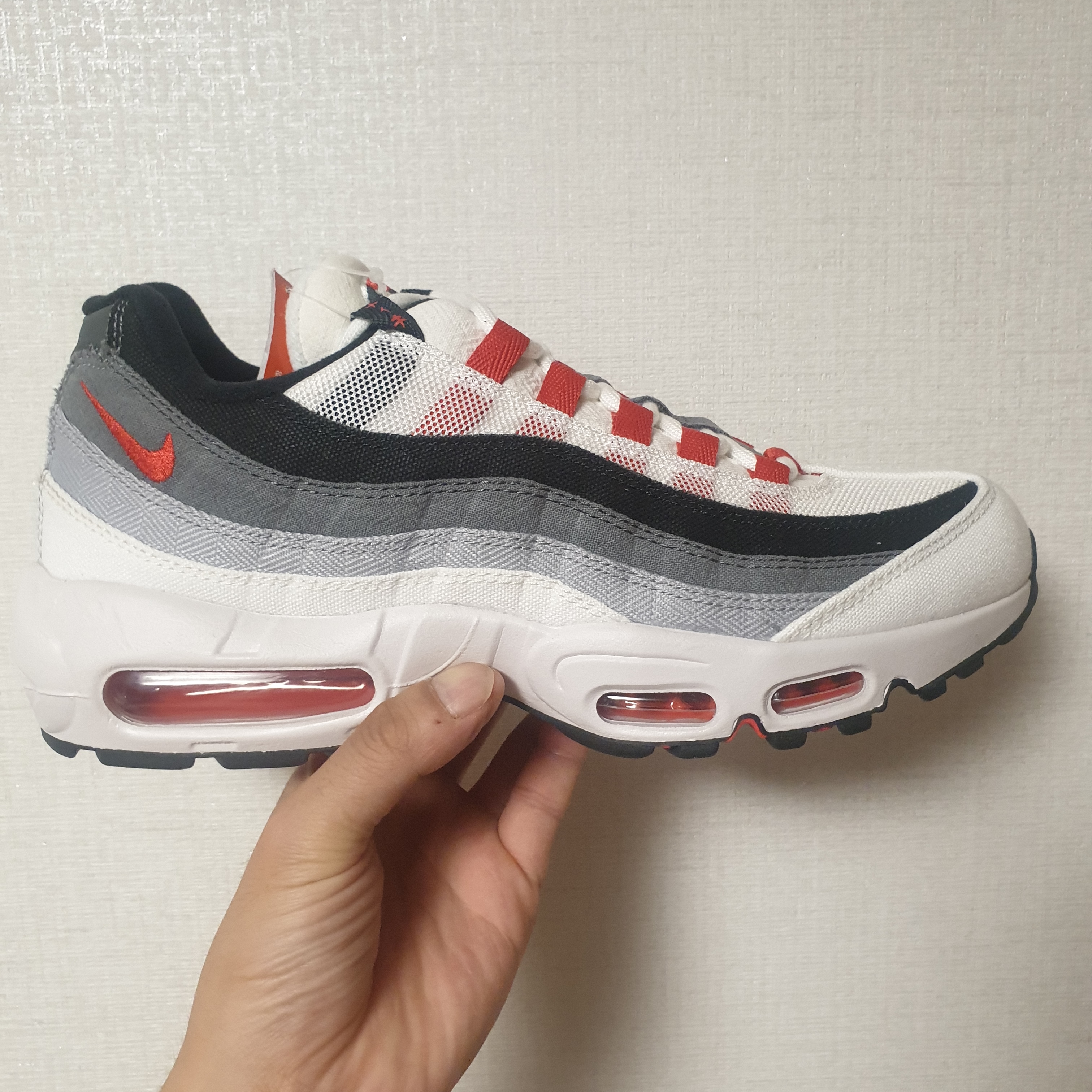 Nike Air Max 95 QS Smoke Grey 착용 스타일