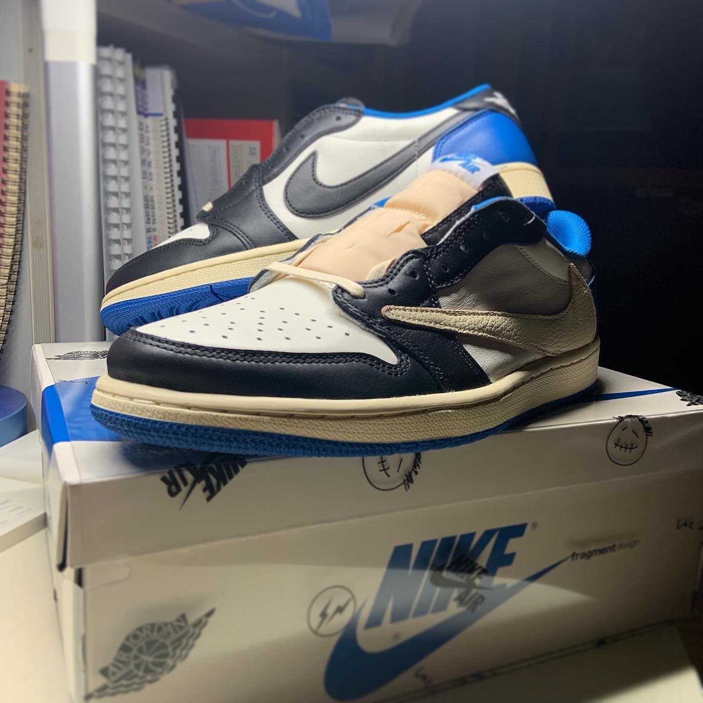 Jordan 1 x Travis Scott x Fragment Retro Low OG SP Military Blue 착용 스타일