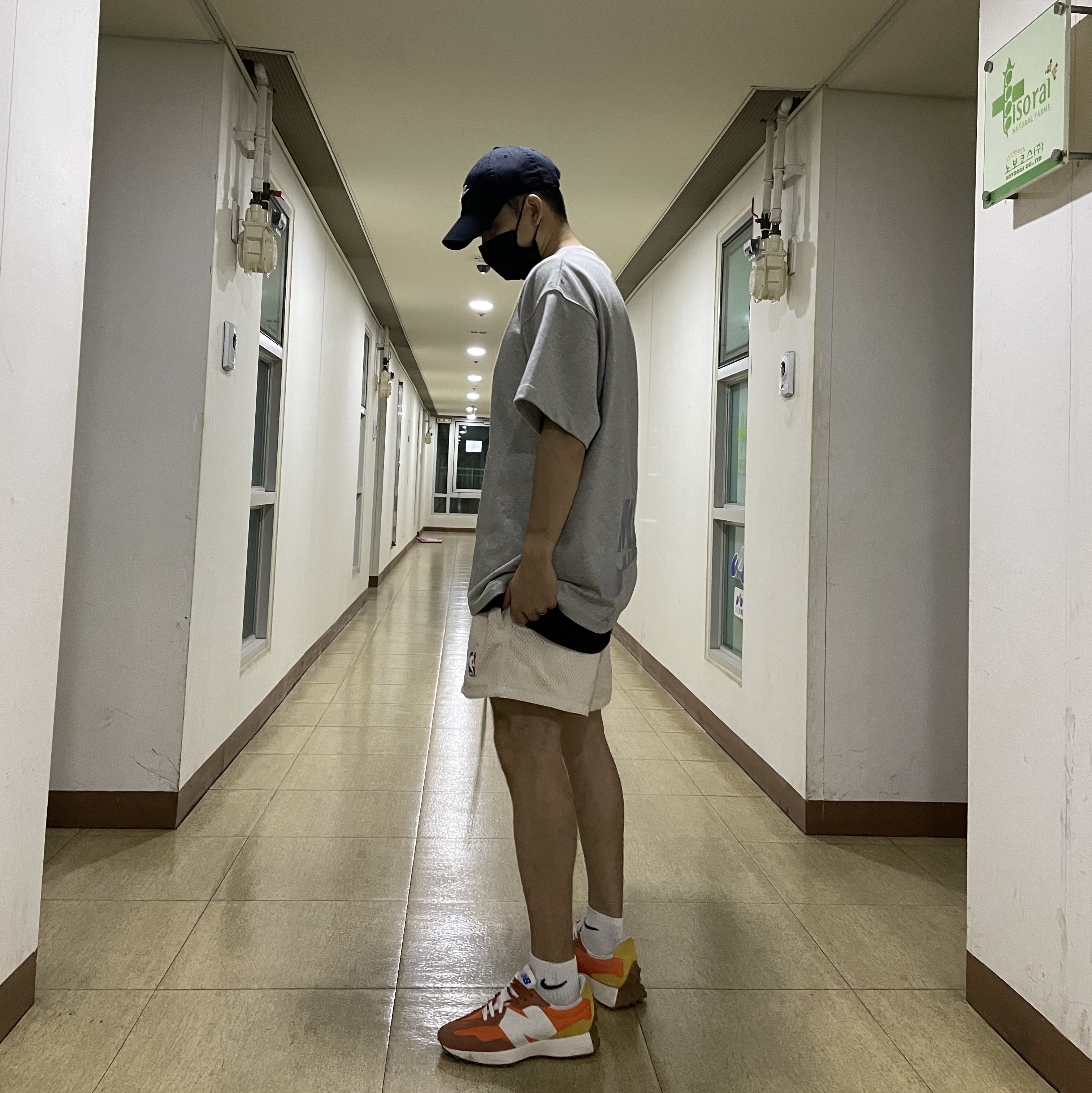 New Balance 327 Orange, Nike x Fear of God Basketball Shorts String 착용 스타일 - 3