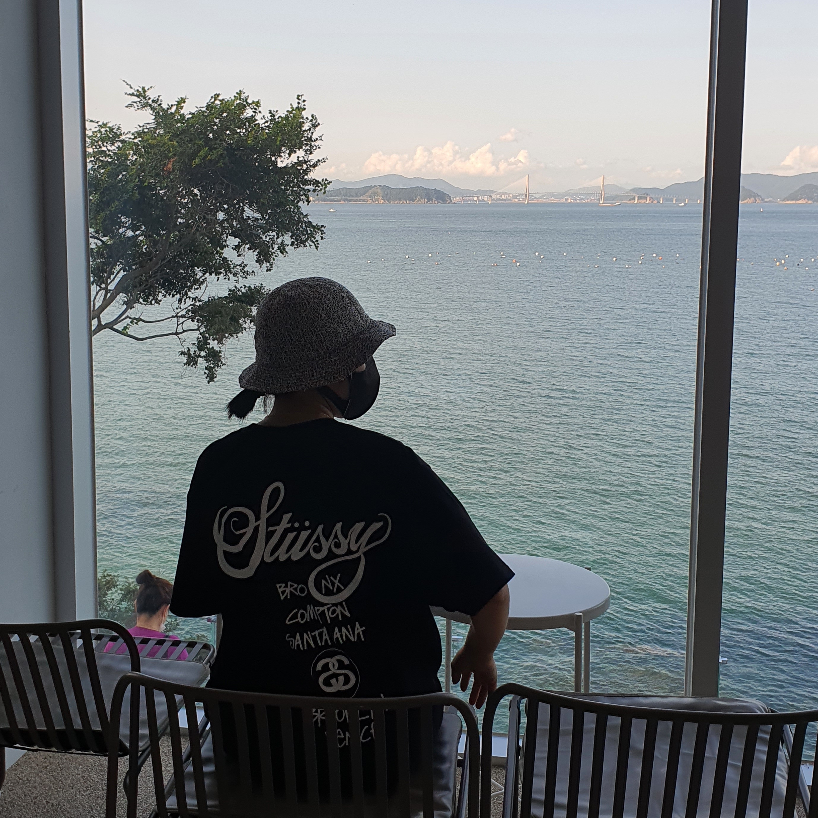 Stussy World Tour T-Shirt Black 착용 스타일