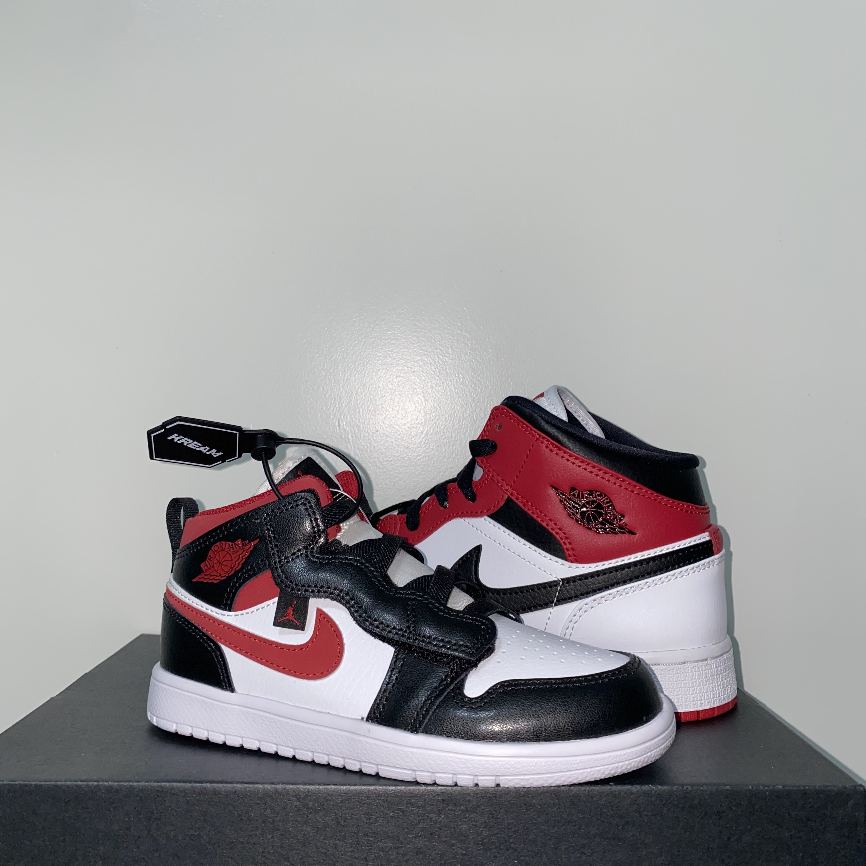 (GS) Jordan 1 Mid White Gym Red Black, (PS) Jordan 1 Mid Alt Gym Red Black White 착용 스타일 - 2