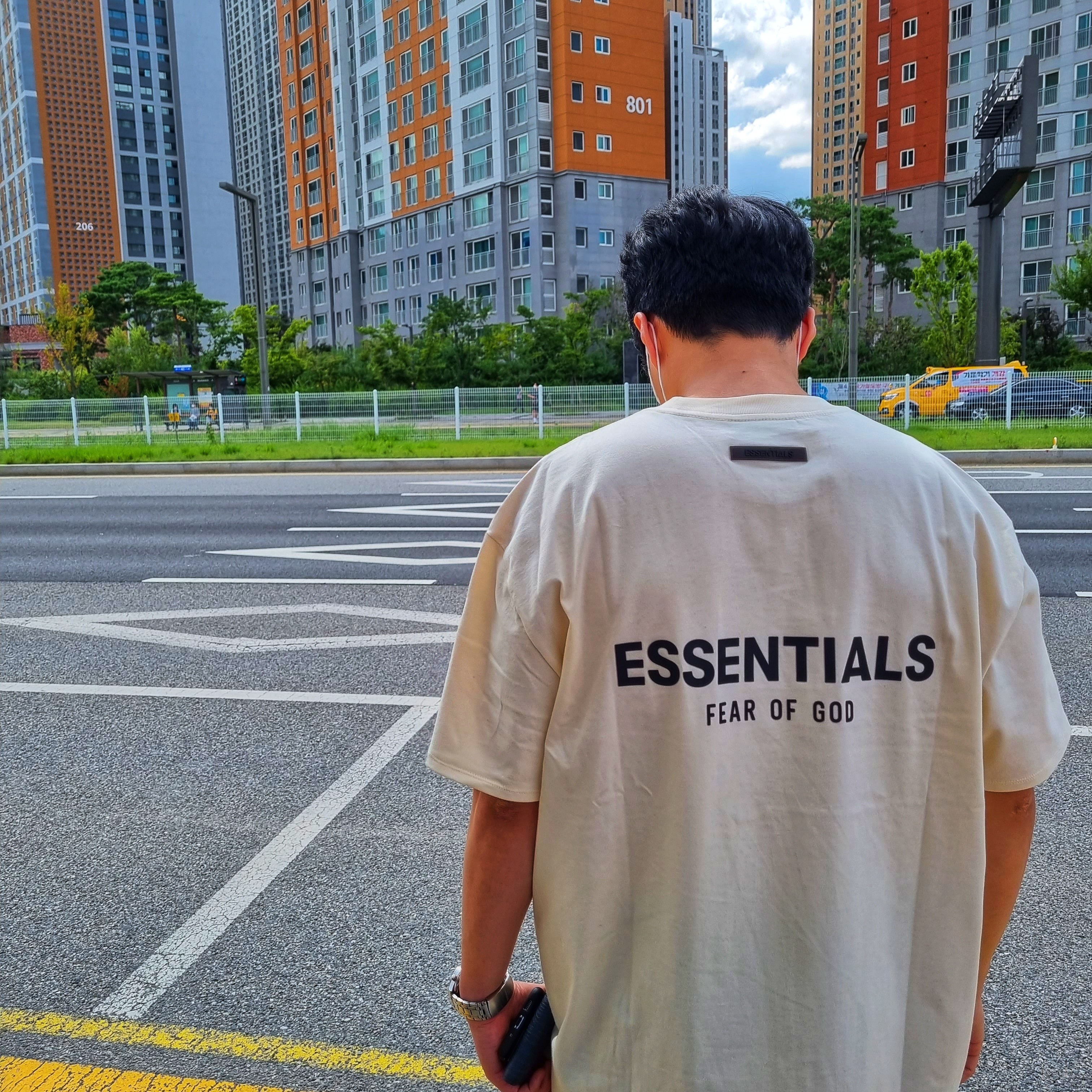 Essentials T-Shirt Cream - 21SS, Nike Dunk Low Retro University Blue 착용 스타일