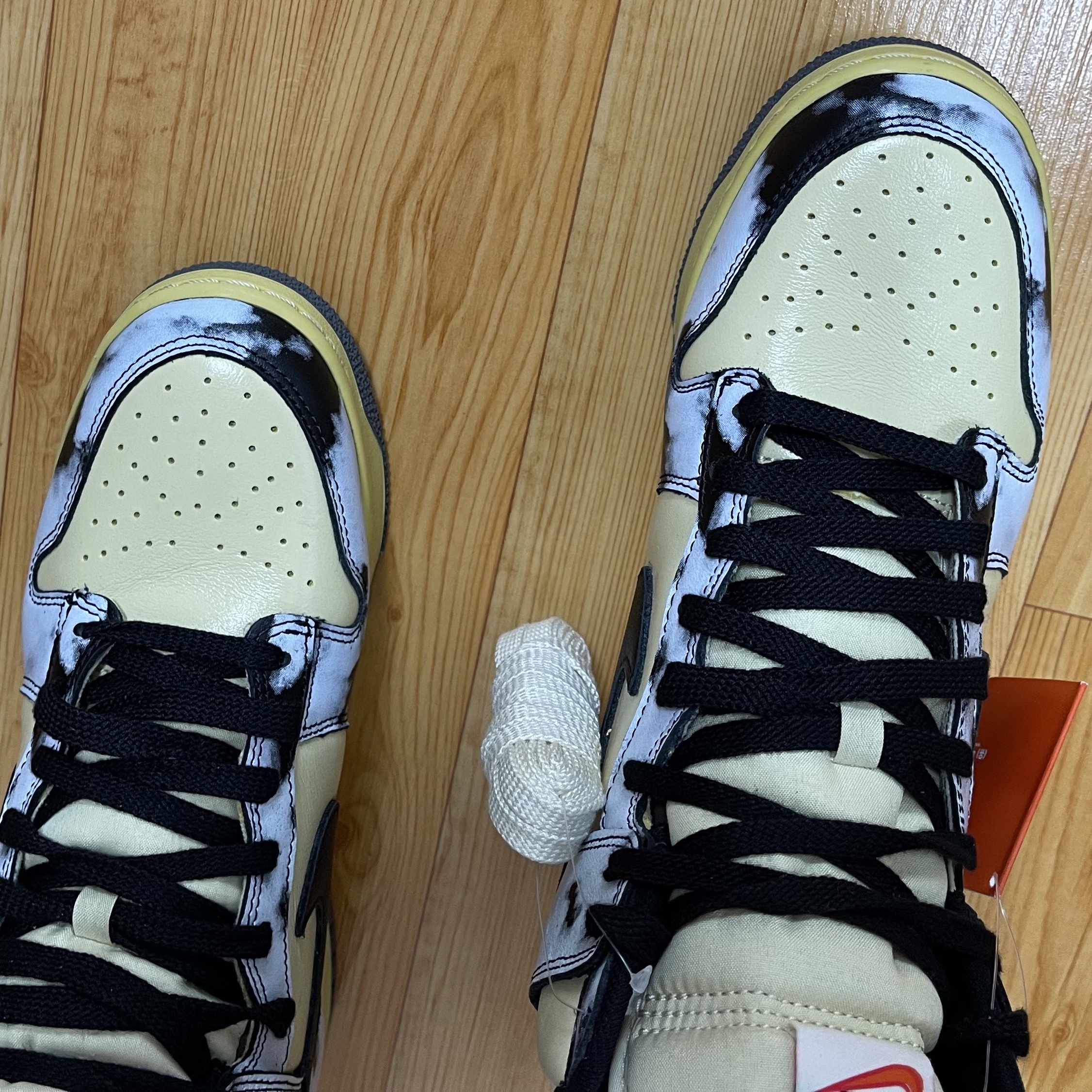 Nike Dunk High 1985 SP Black Acid Wash 착용 스타일