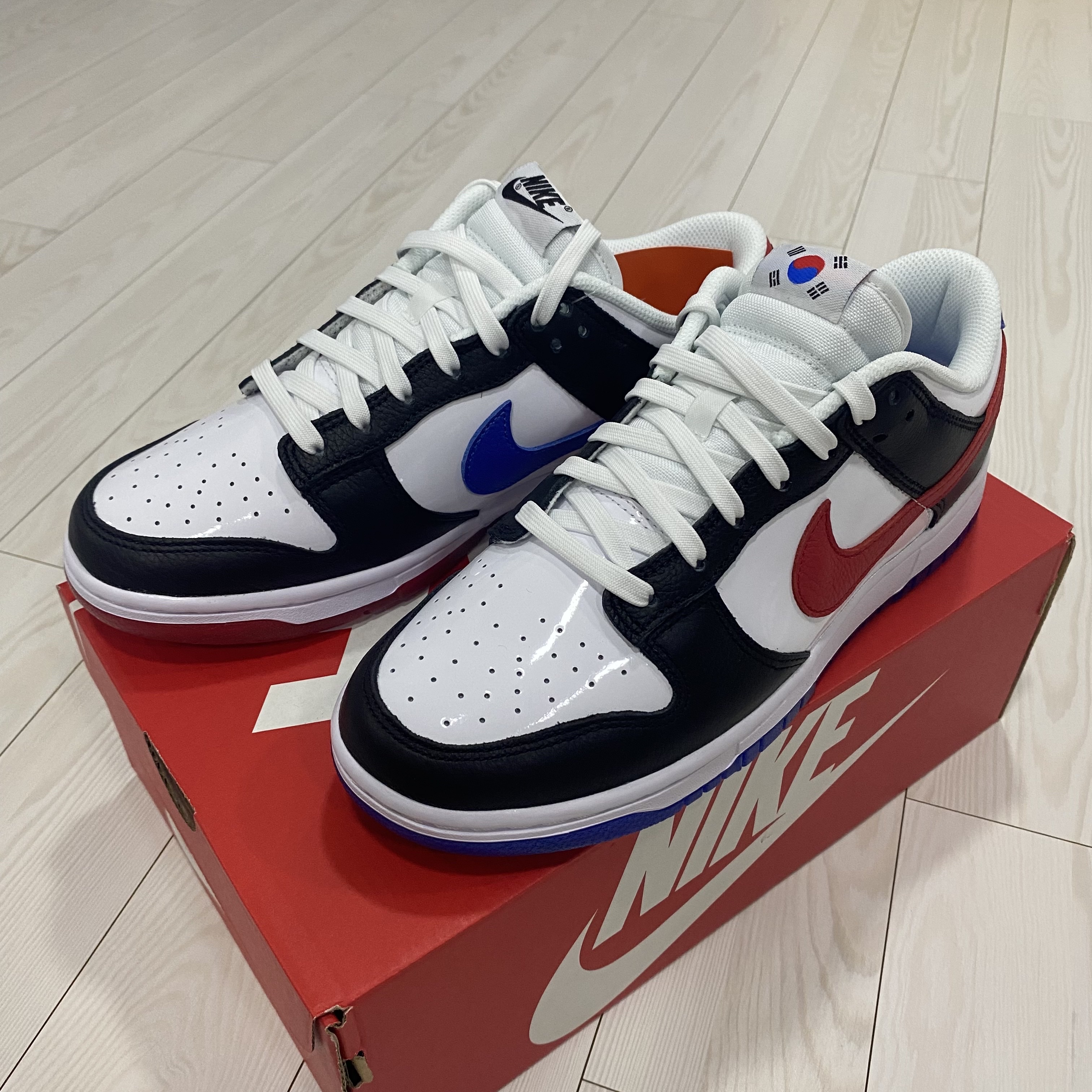 Nike Dunk Low SE Seoul, Stussy x Our Legacy Surfman T-Shirt White - 21SS 착용 스타일 - 2