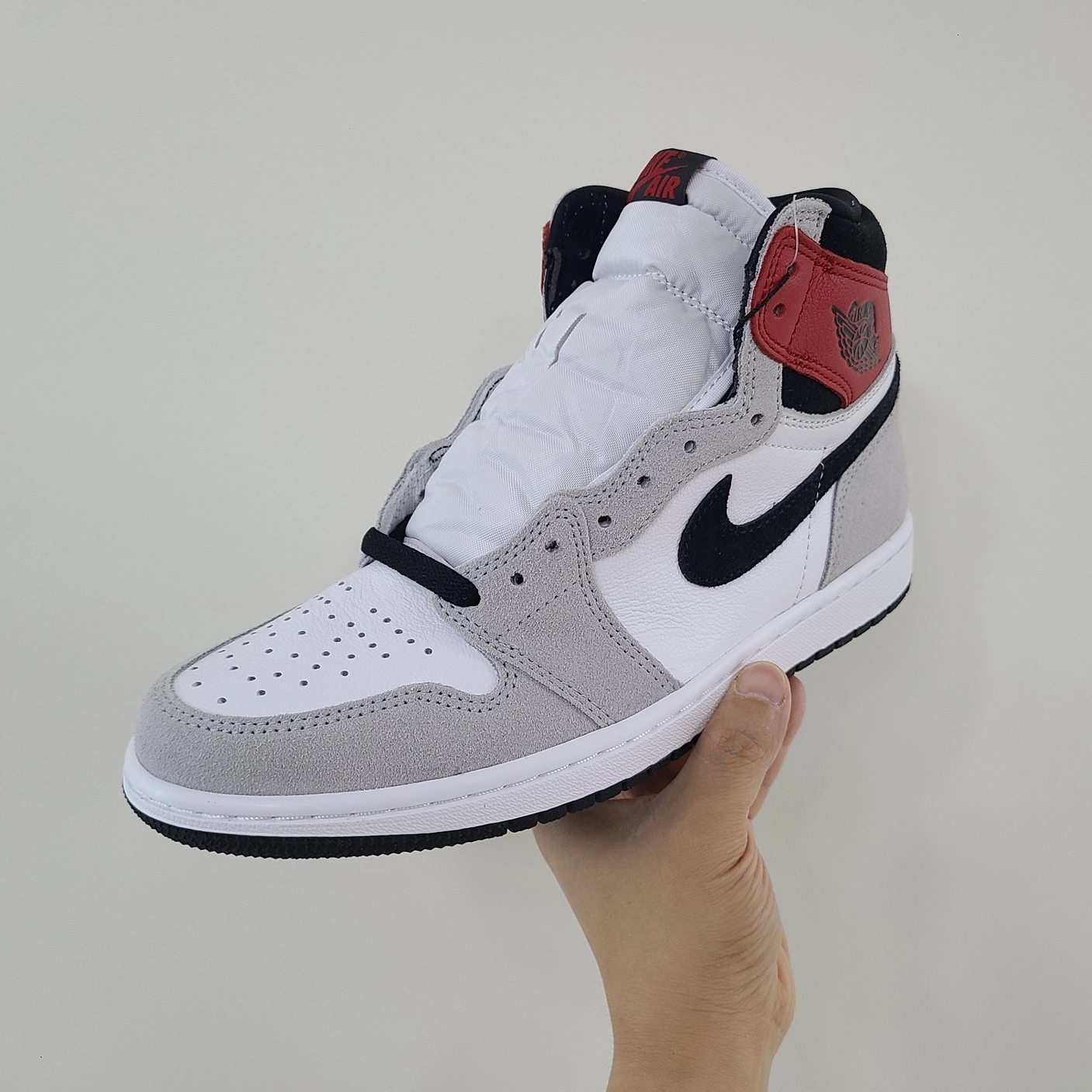 Jordan 1 Retro High OG Light Smoke Grey 착용 스타일 - 1