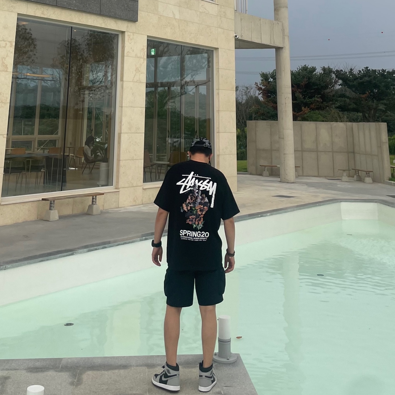 Stussy Bouquet T-Shirt Black, Supreme Bandana Camp Cap Black - 21SS 착용 스타일