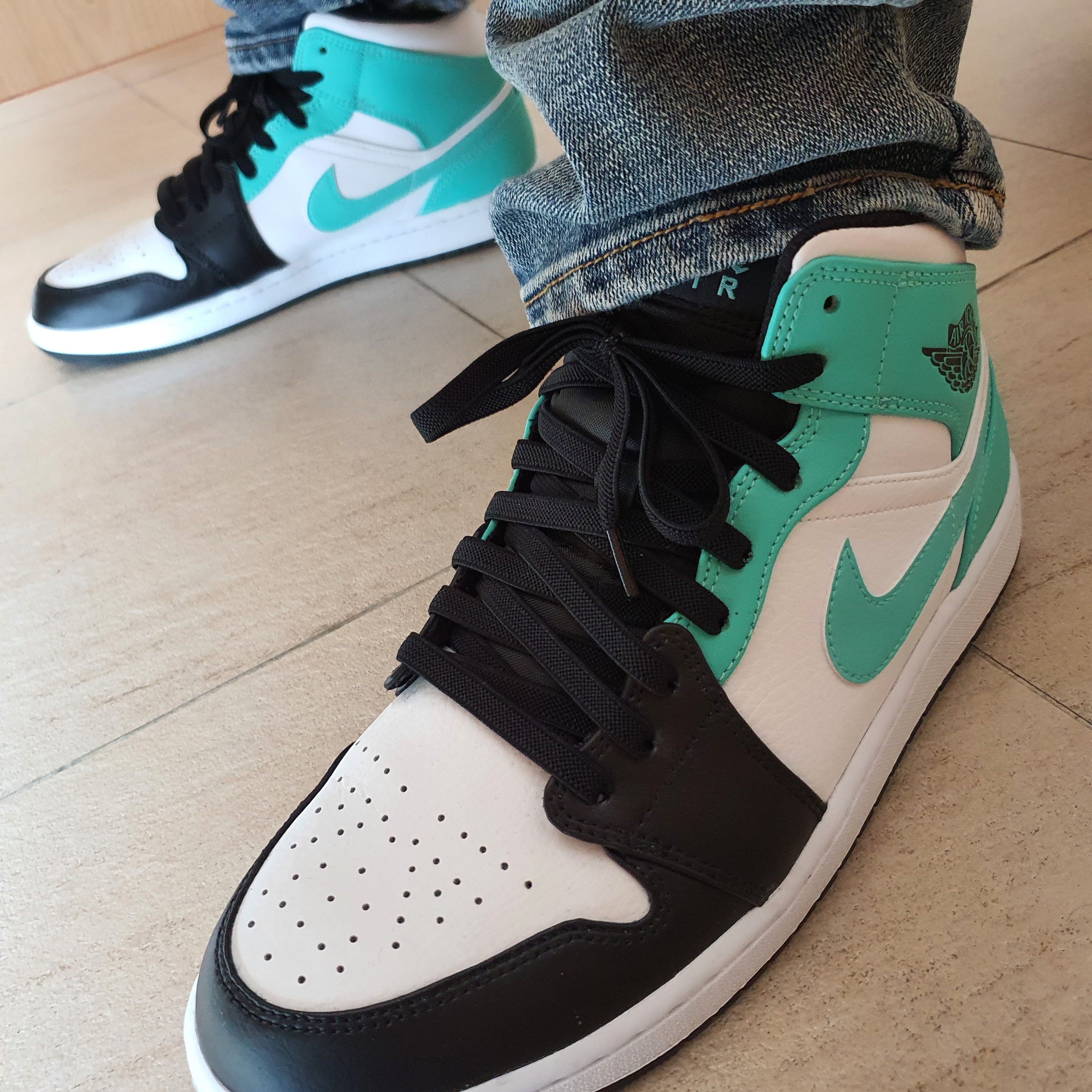Jordan 1 Mid Tropical Twist 착용 스타일