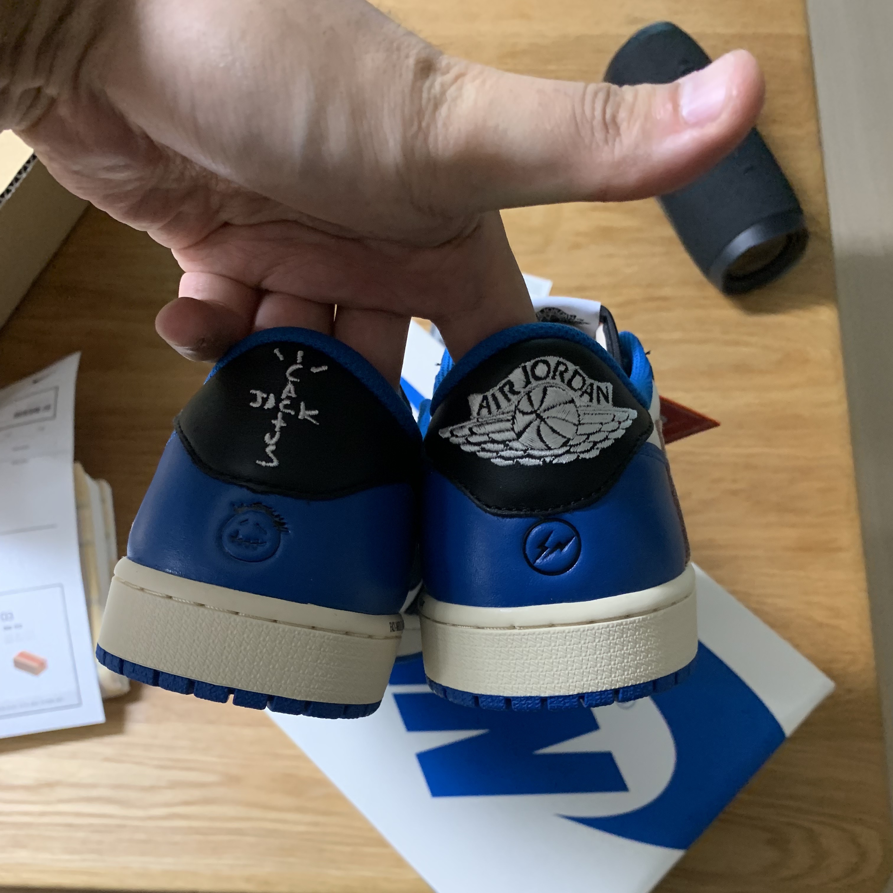 Jordan 1 x Travis Scott x Fragment Retro Low OG SP Military Blue 착용 스타일