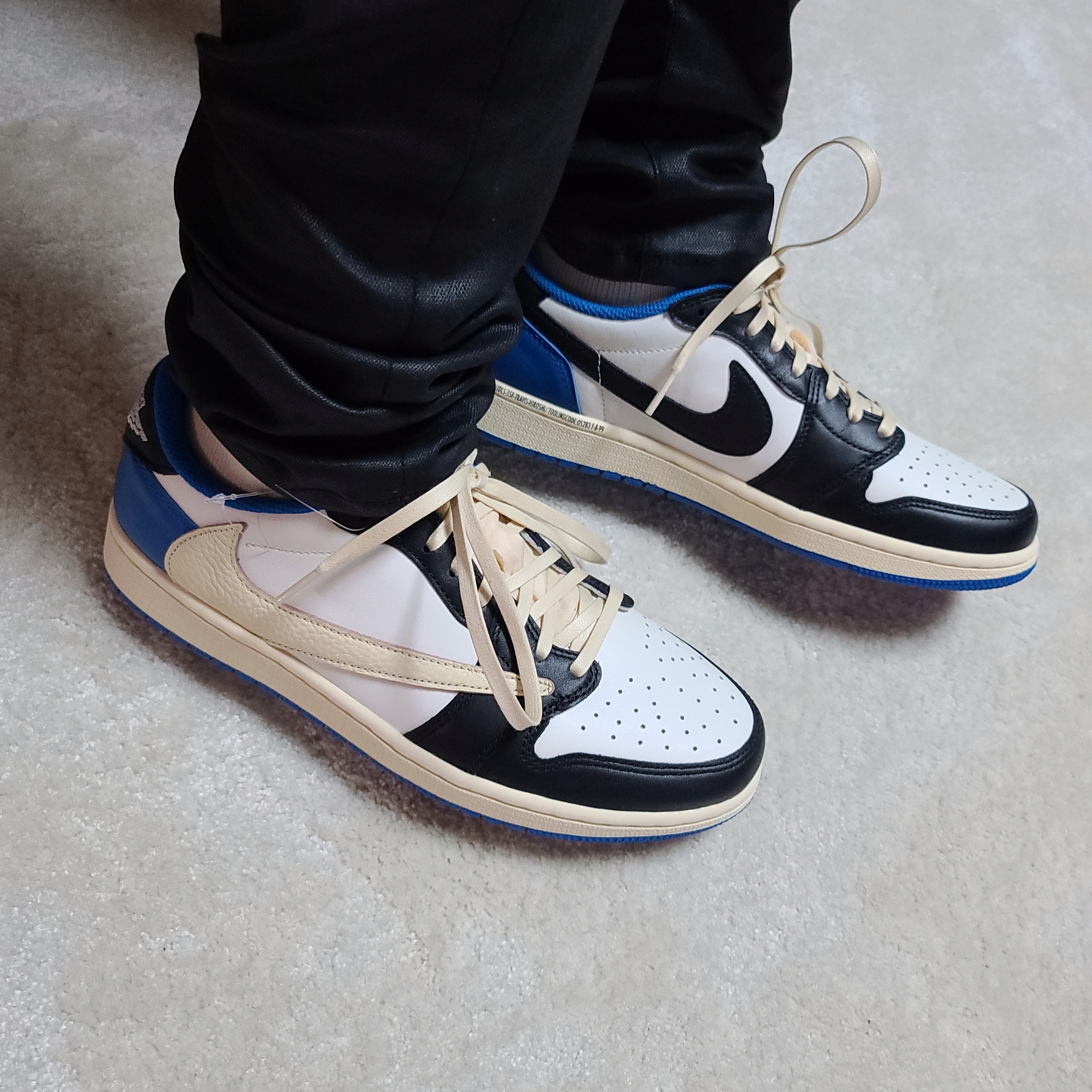 Jordan 1 x Travis Scott x Fragment Retro Low OG SP Military Blue 착용 스타일